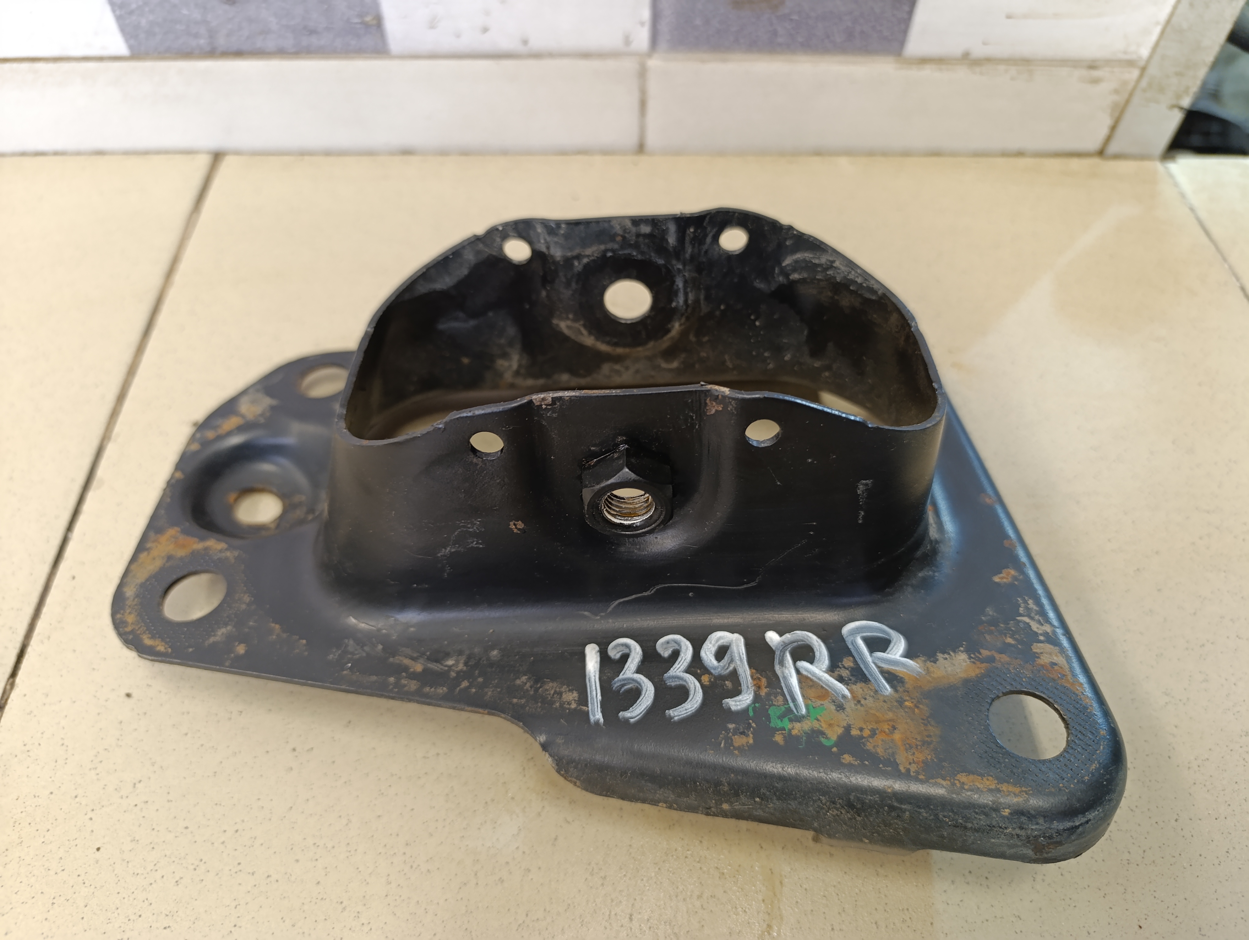 Кронштейн (п.з.к.) Audi Touran 2003-2010