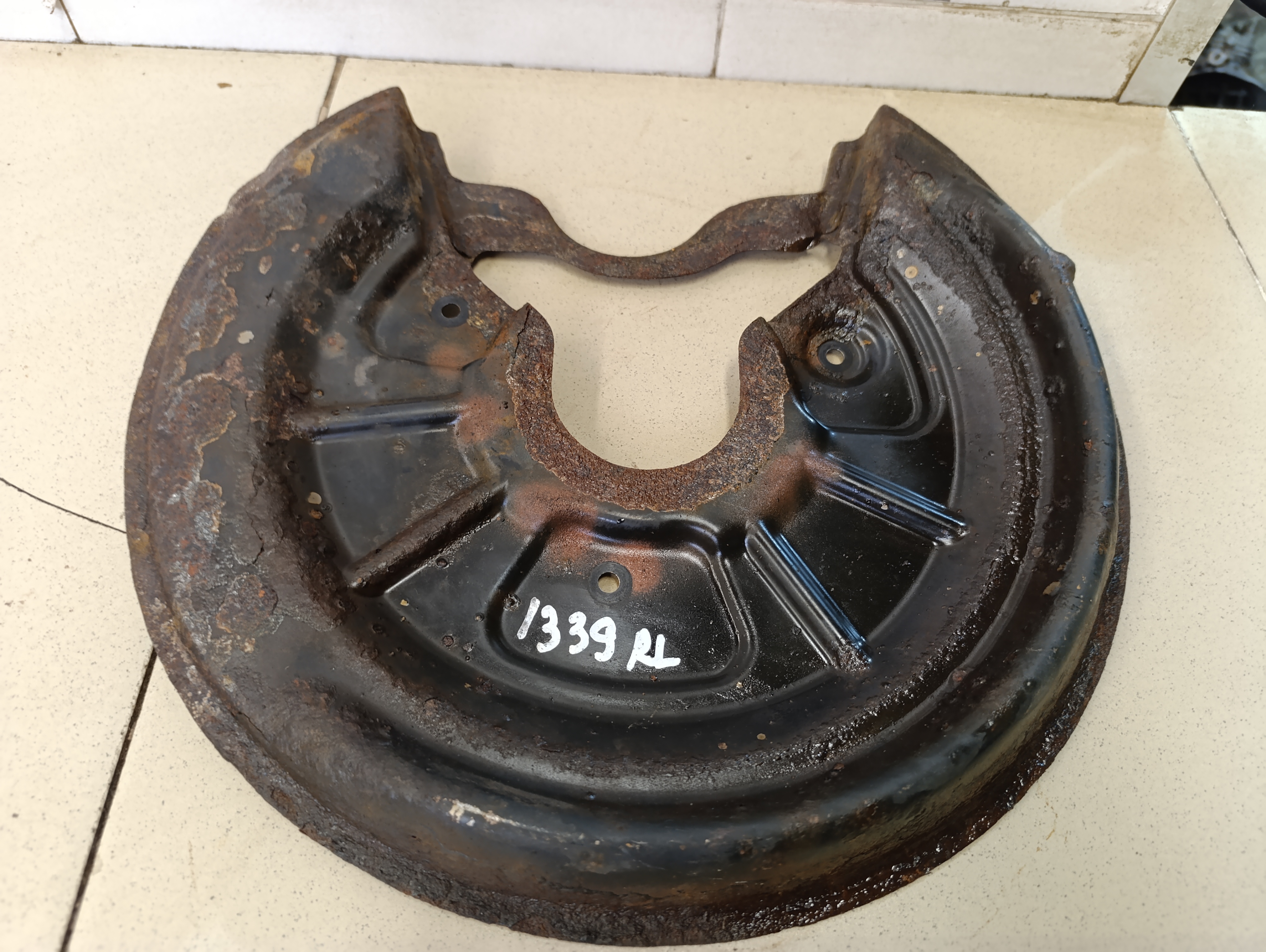 Пыльник тормозного диска Audi Touran 2003-2010