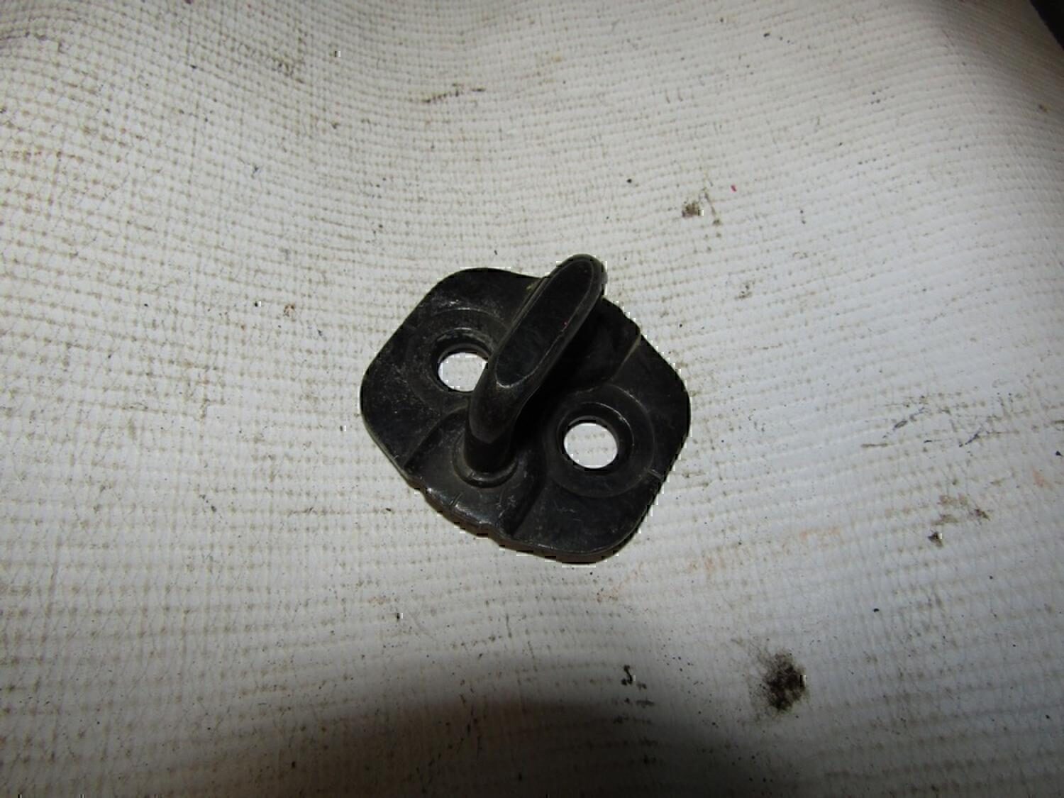 Ответная часть замка двери NISSAN Qashqai (J10) 2006-2014