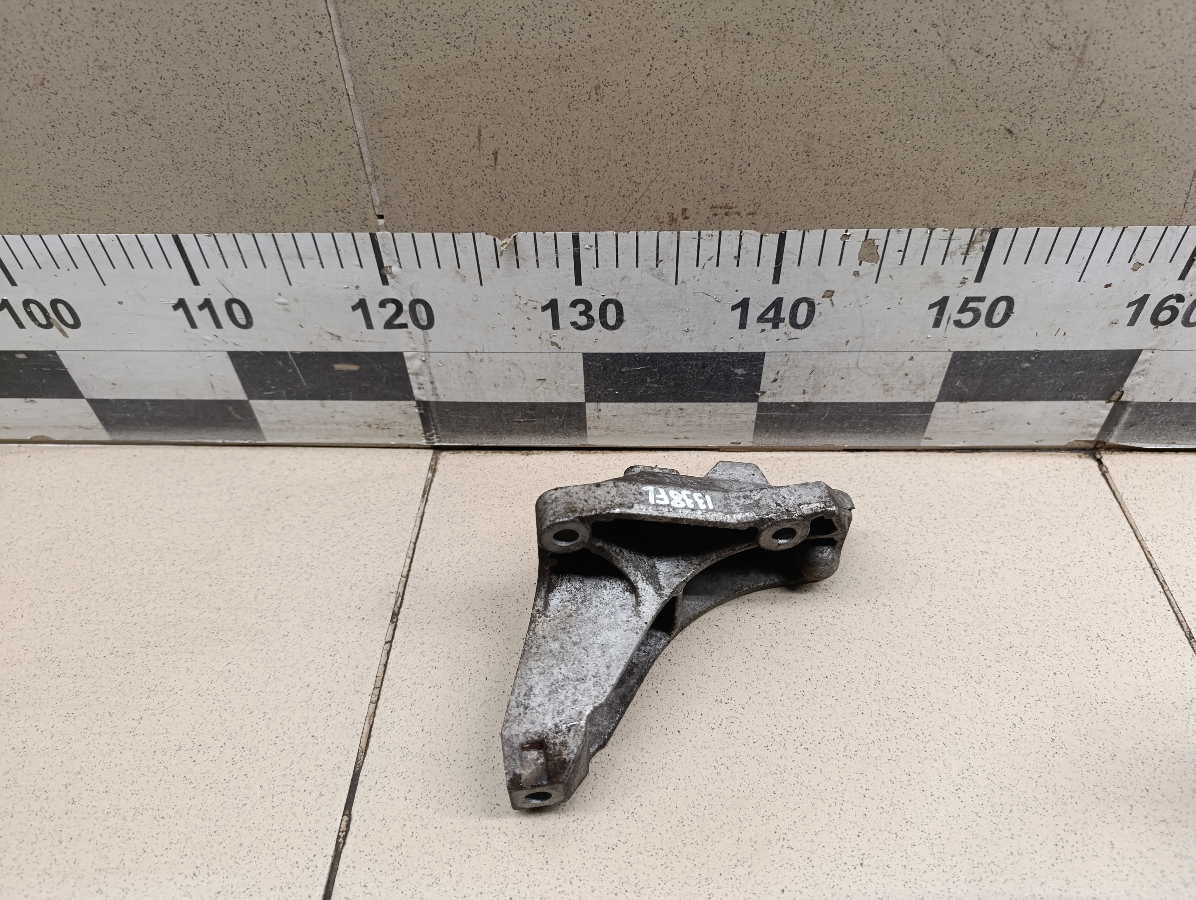 Кронштейн КПП левый Audi A3 (8L1) 1996-2003