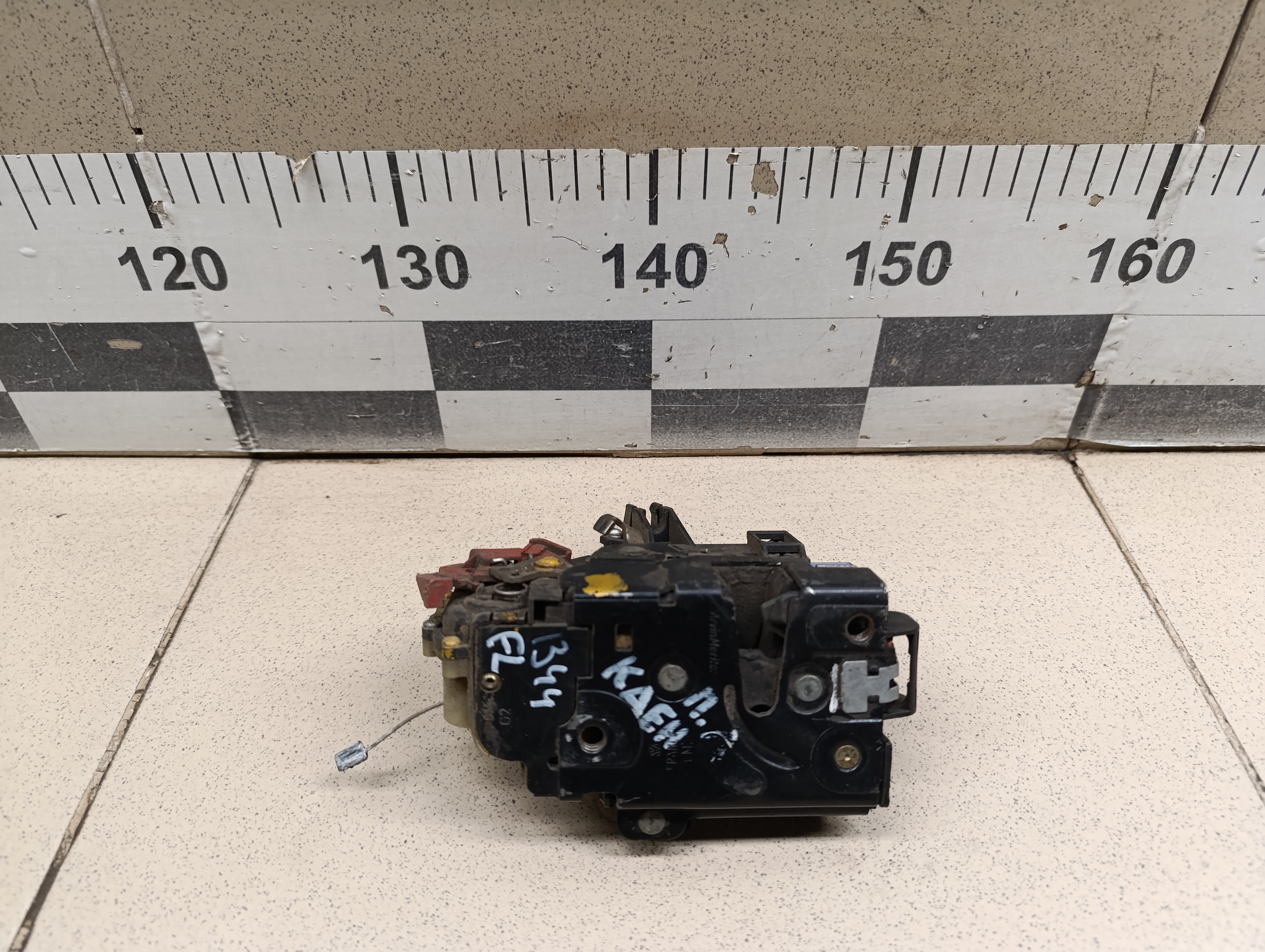 Замок двери передней левой Porsche Cayenne 2003-2010