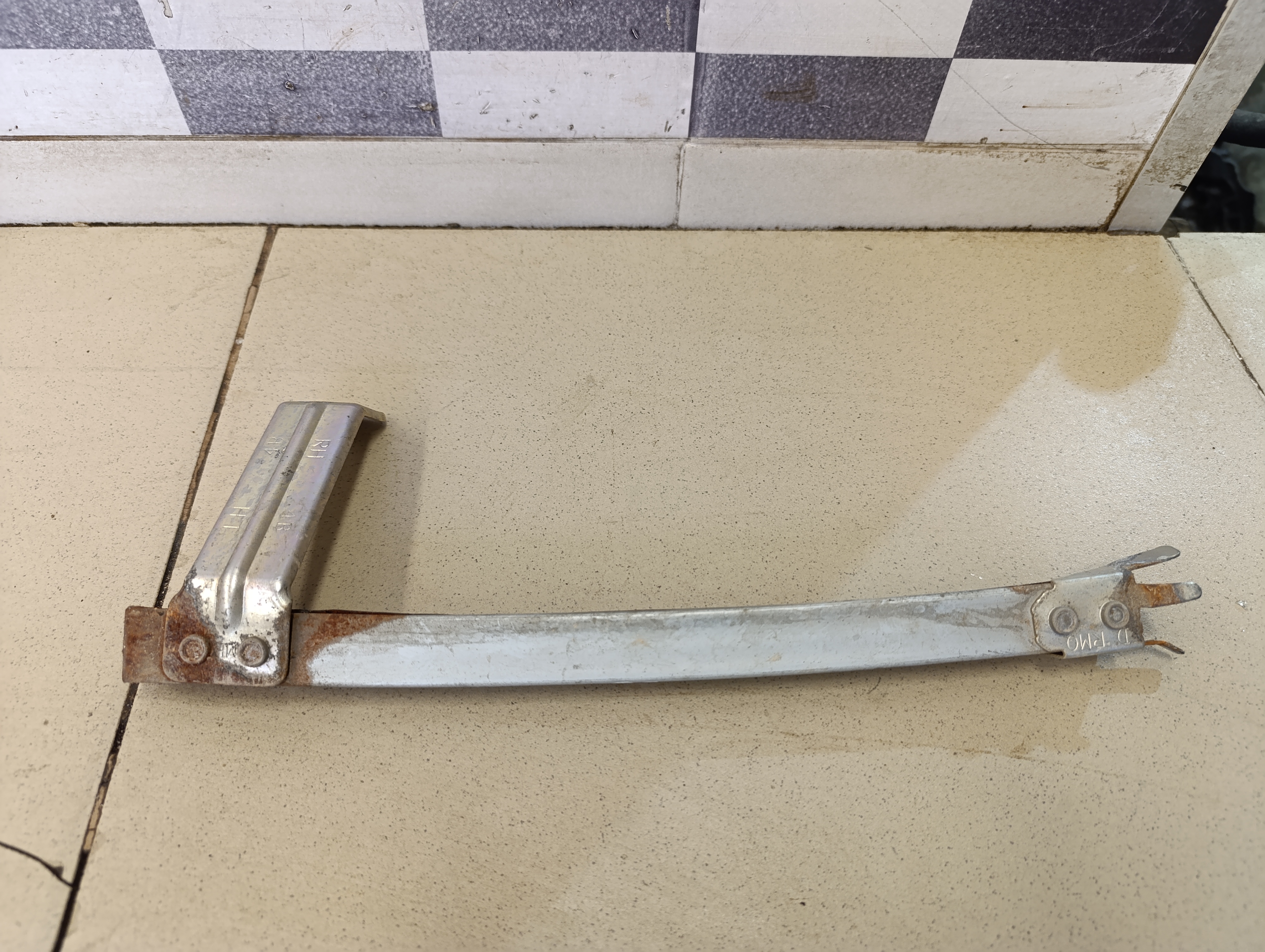 Направляющая стекла двери NISSAN Qashqai (J11) 2014>