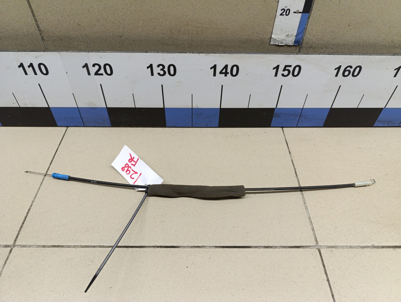 Трос открывания передней двери TOYOTA Corolla E12 2001-2006