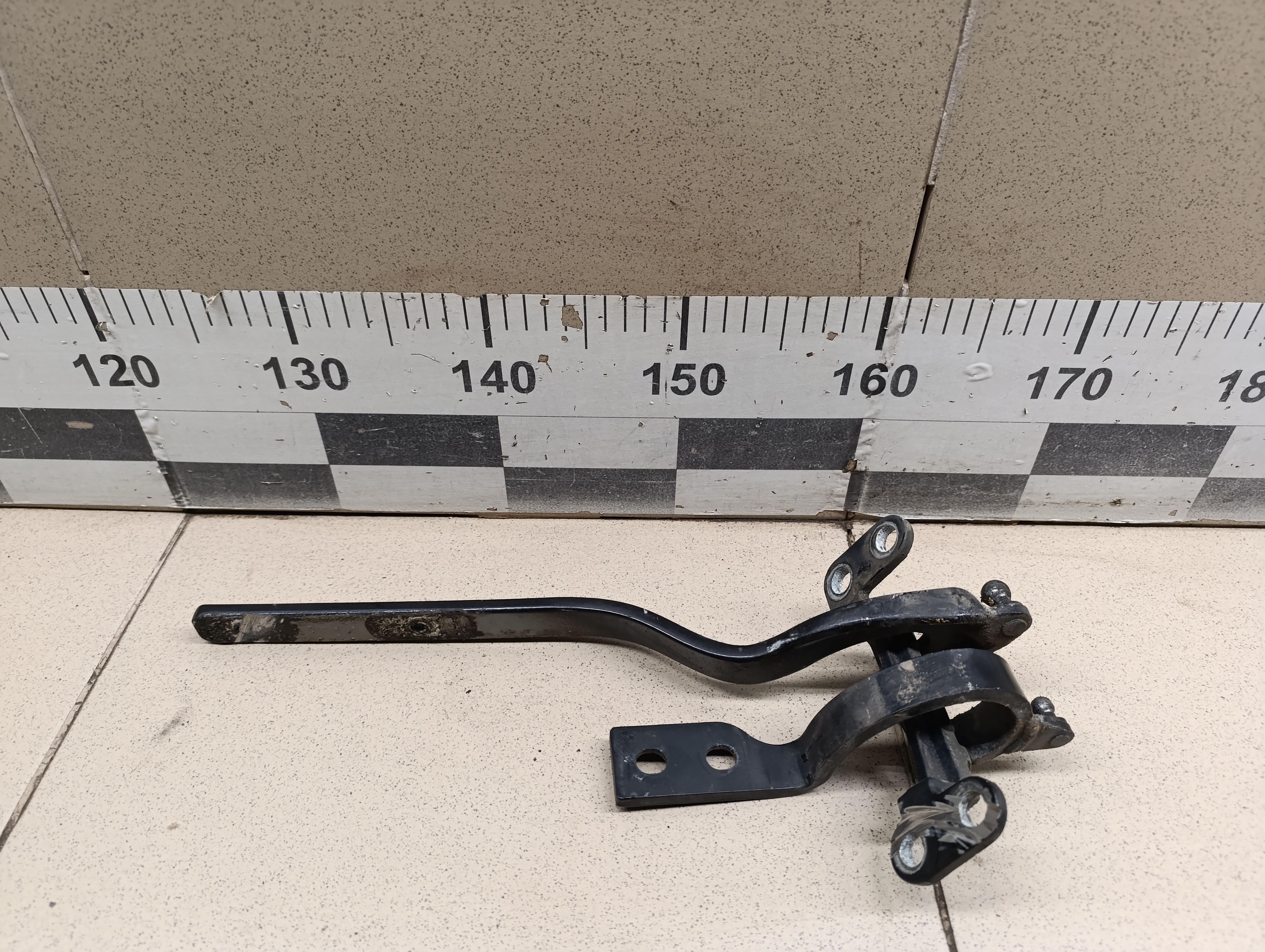 Петля двери багажника Porsche Cayenne 2003-2010