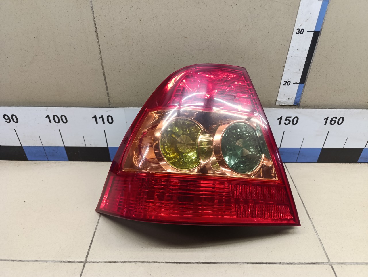 Фонарь задний левый TOYOTA Corolla E12 2001-2006