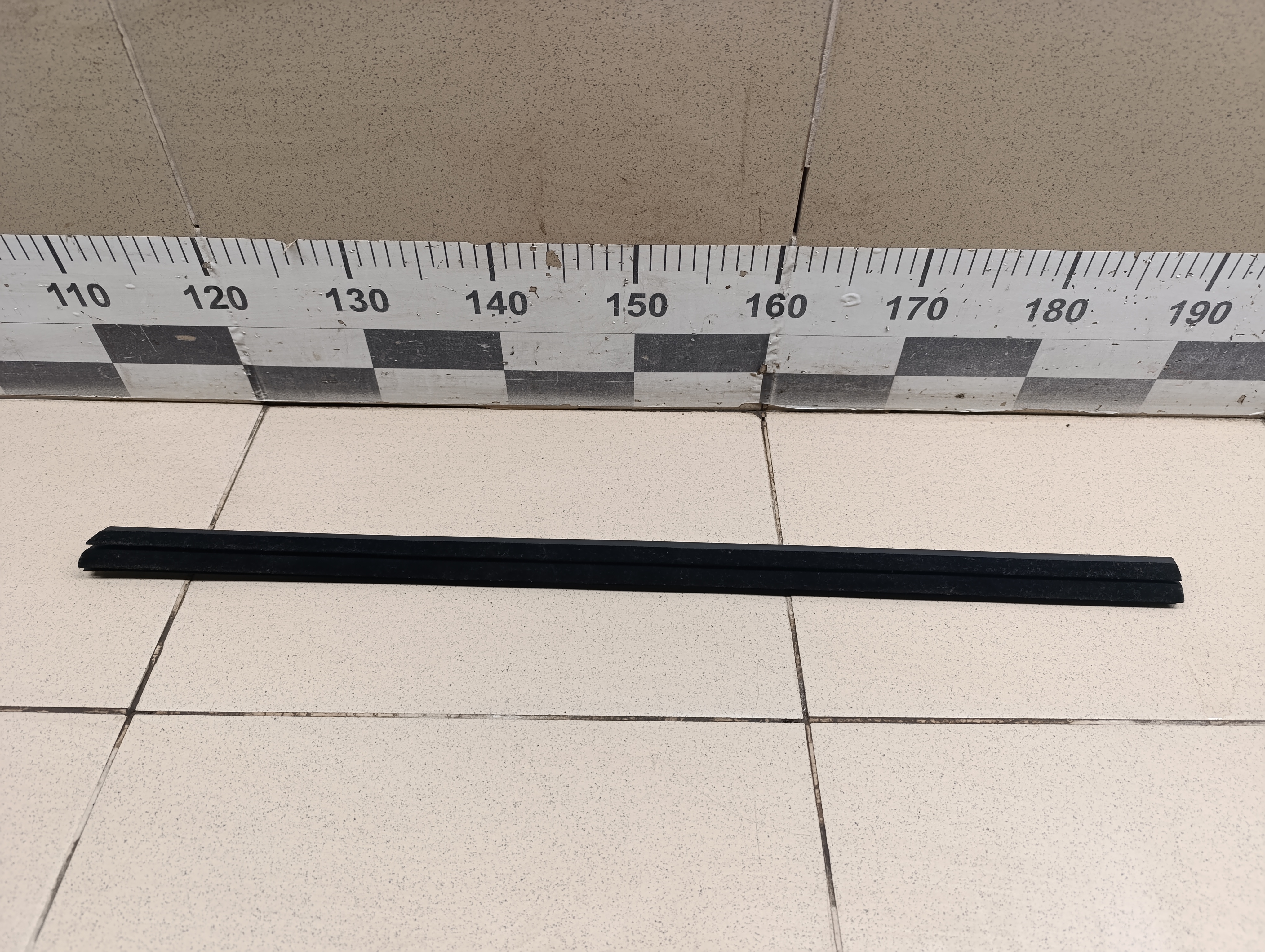 Уплотнитель стекла двери HYUNDAI Tucson 2004-2010