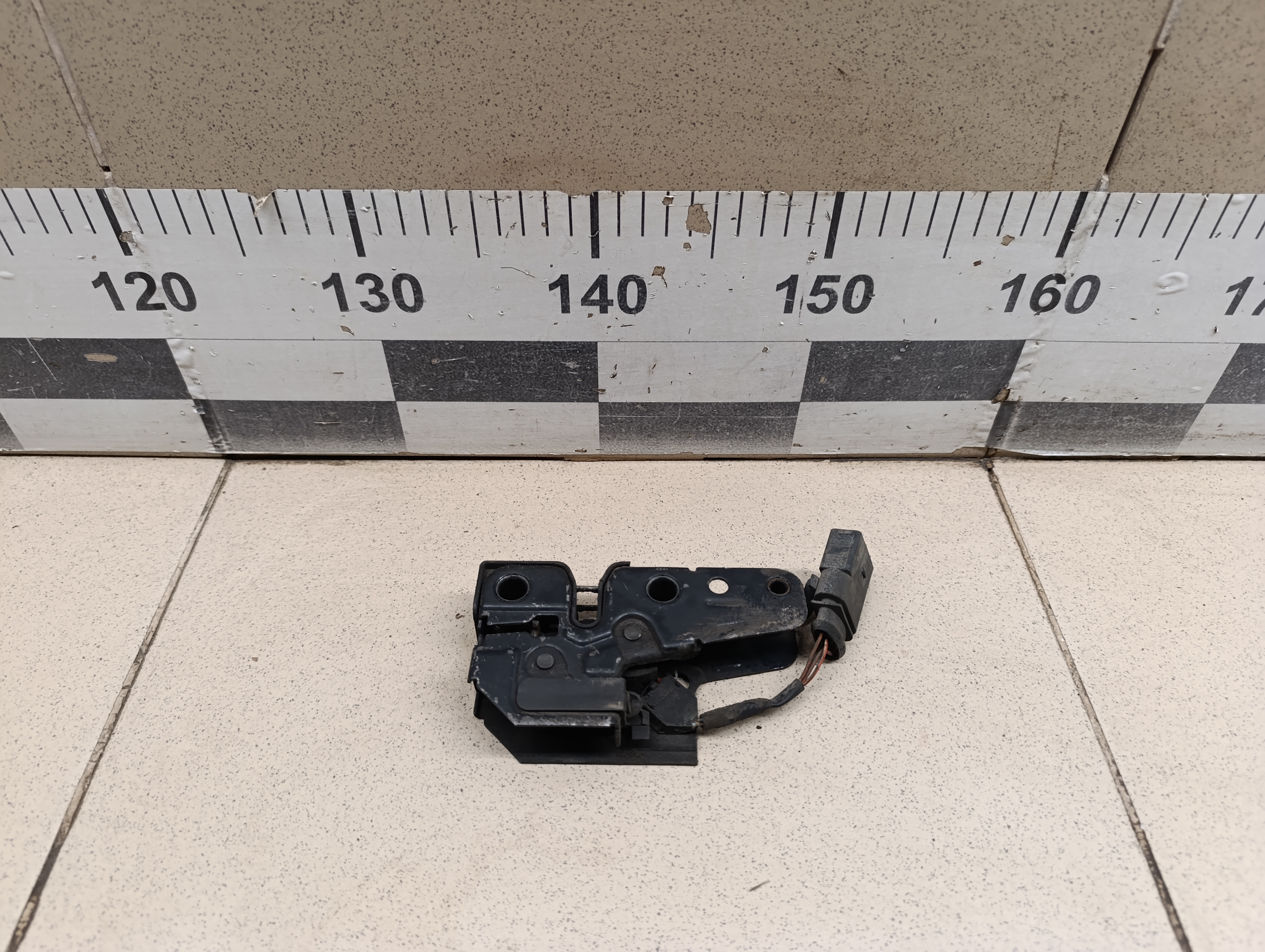 Замок капота Porsche Cayenne 2003-2010