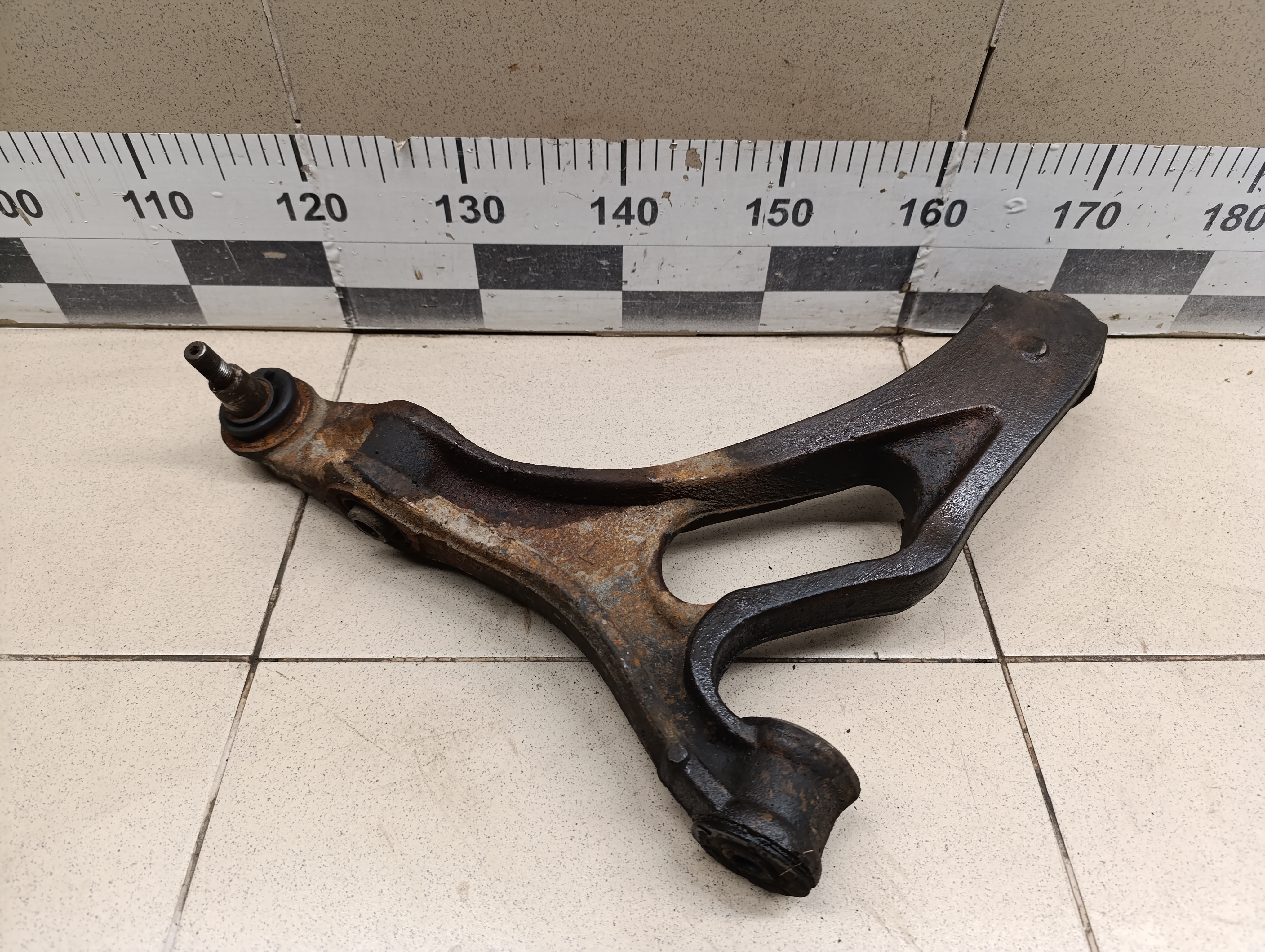 Рычаг передний нижний левый Porsche Cayenne 2003-2010