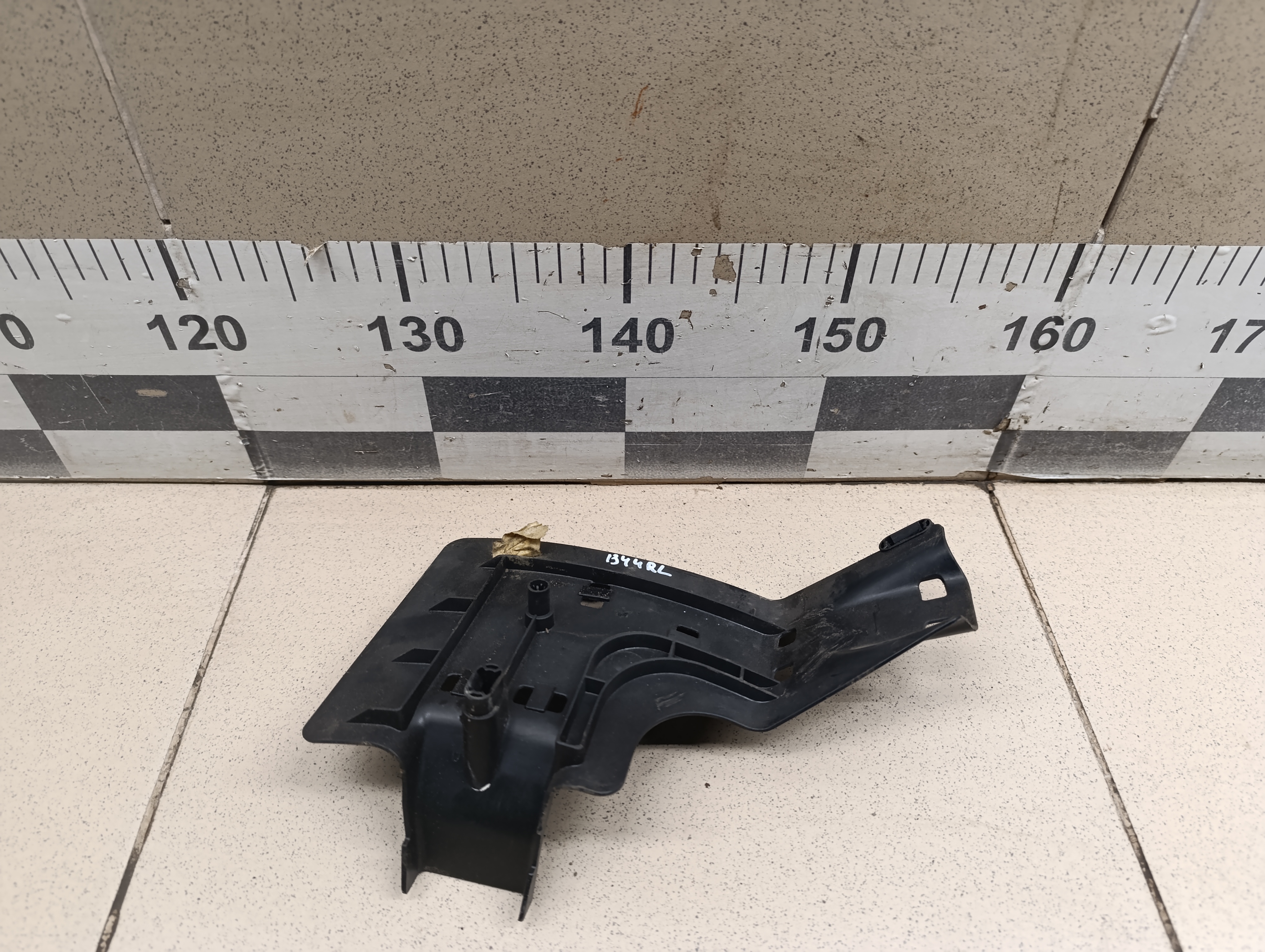 Канал для кабеля Porsche Cayenne 2003-2010