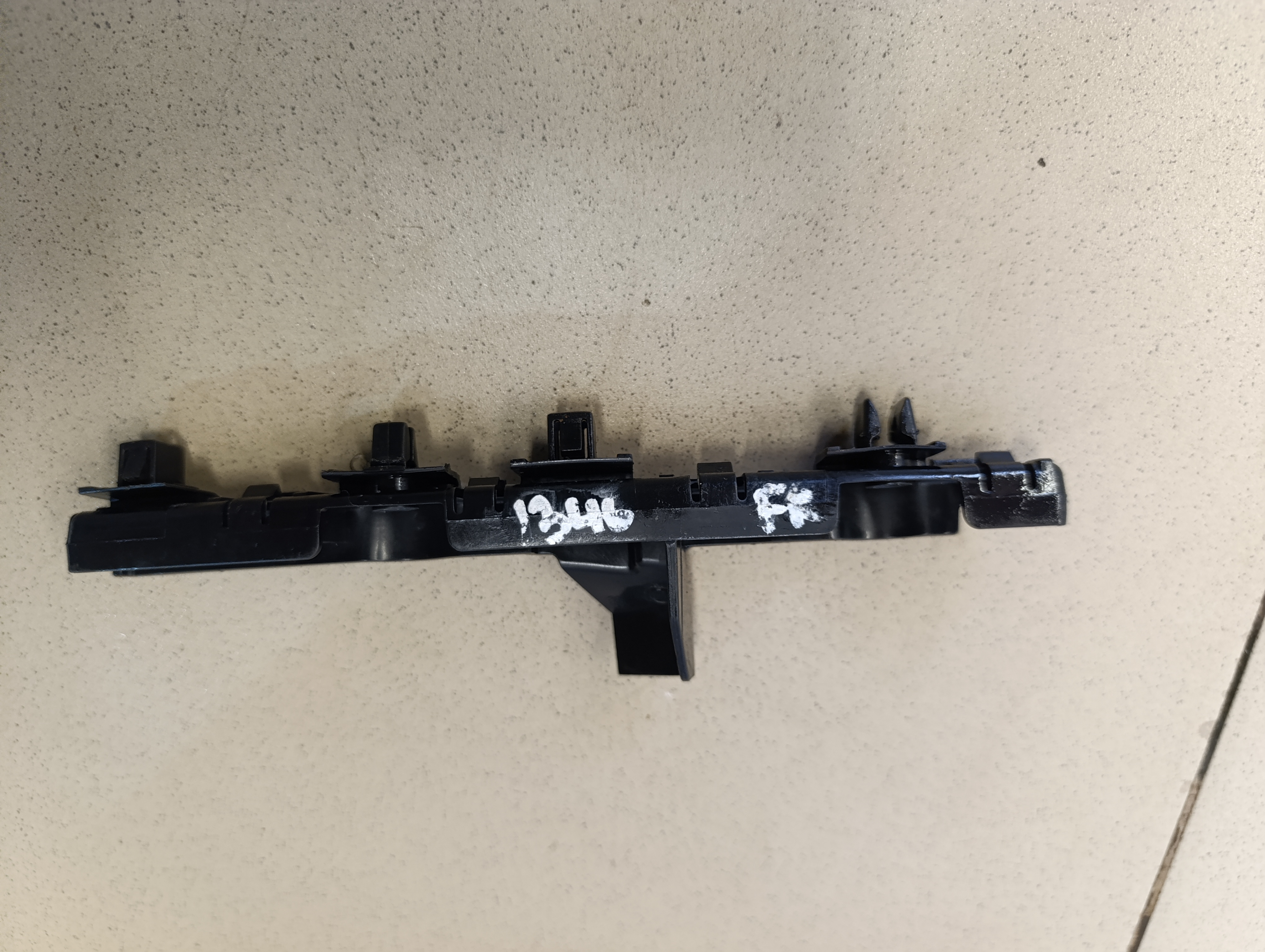 Кронштейн переднего бампера правый NISSAN Qashqai (J11) 2014>