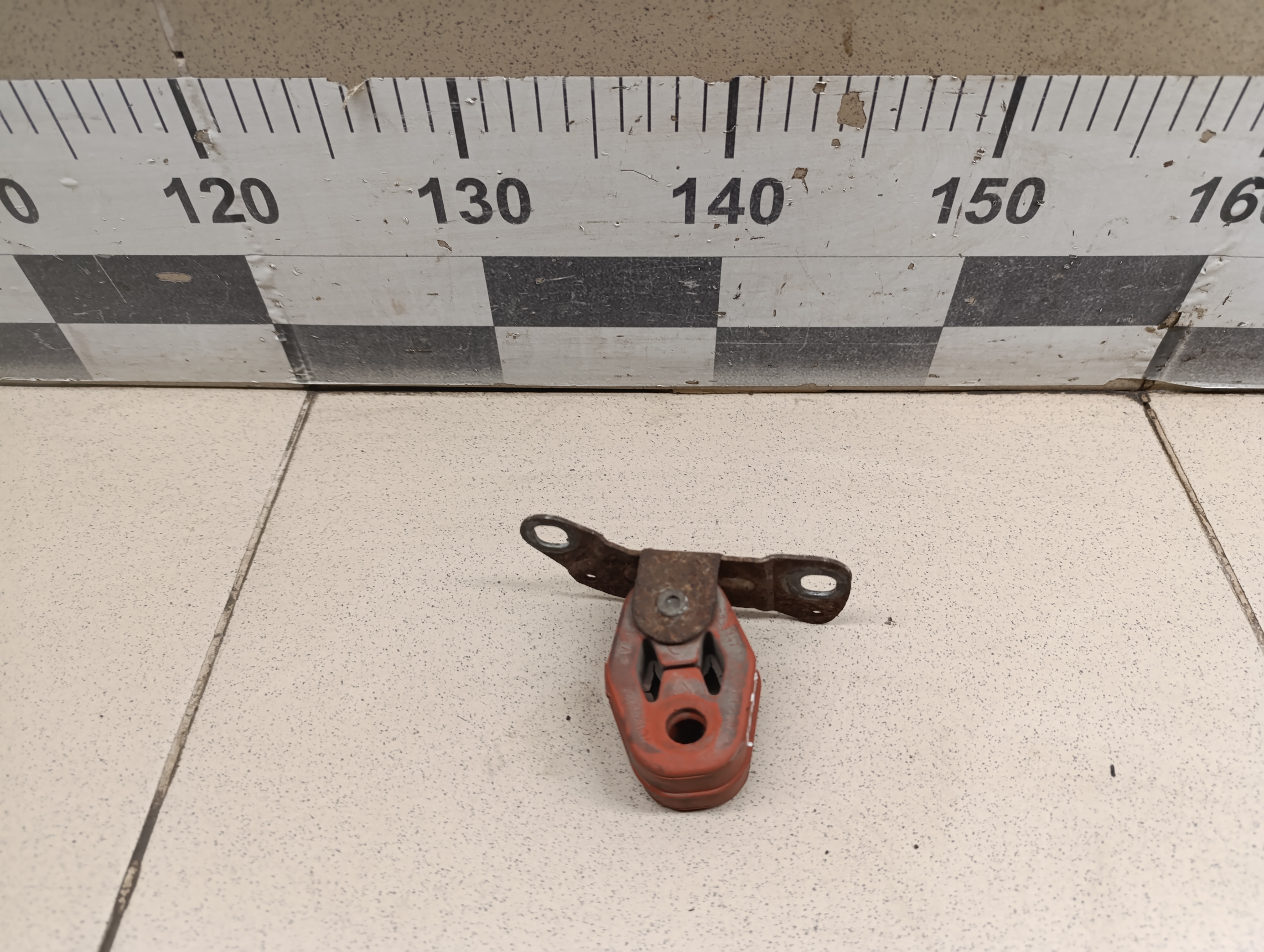 Кронштейн глушителя Porsche Cayenne 2003-2010