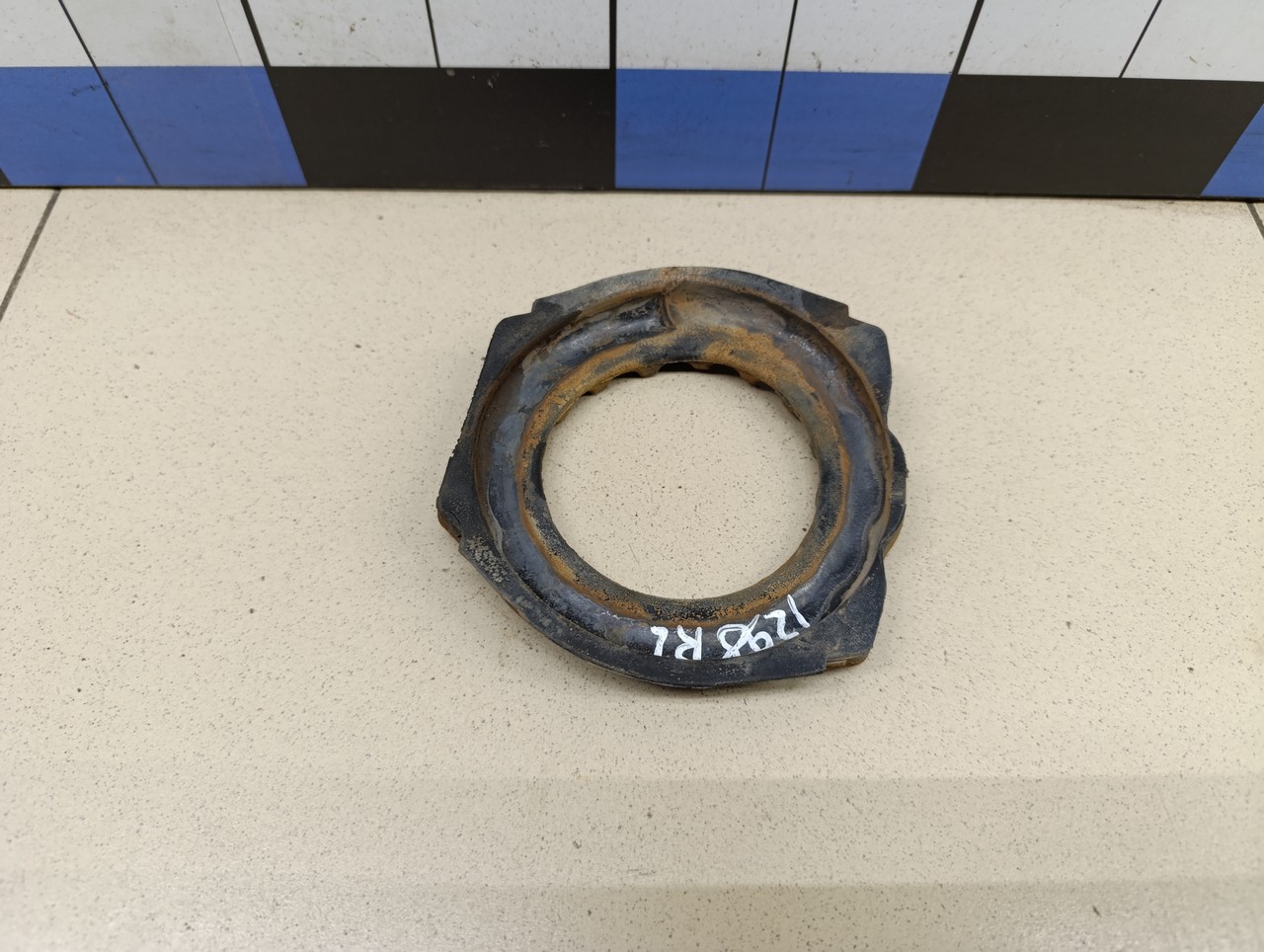 Опора задней пружины верхняя TOYOTA Corolla E12 2001-2006