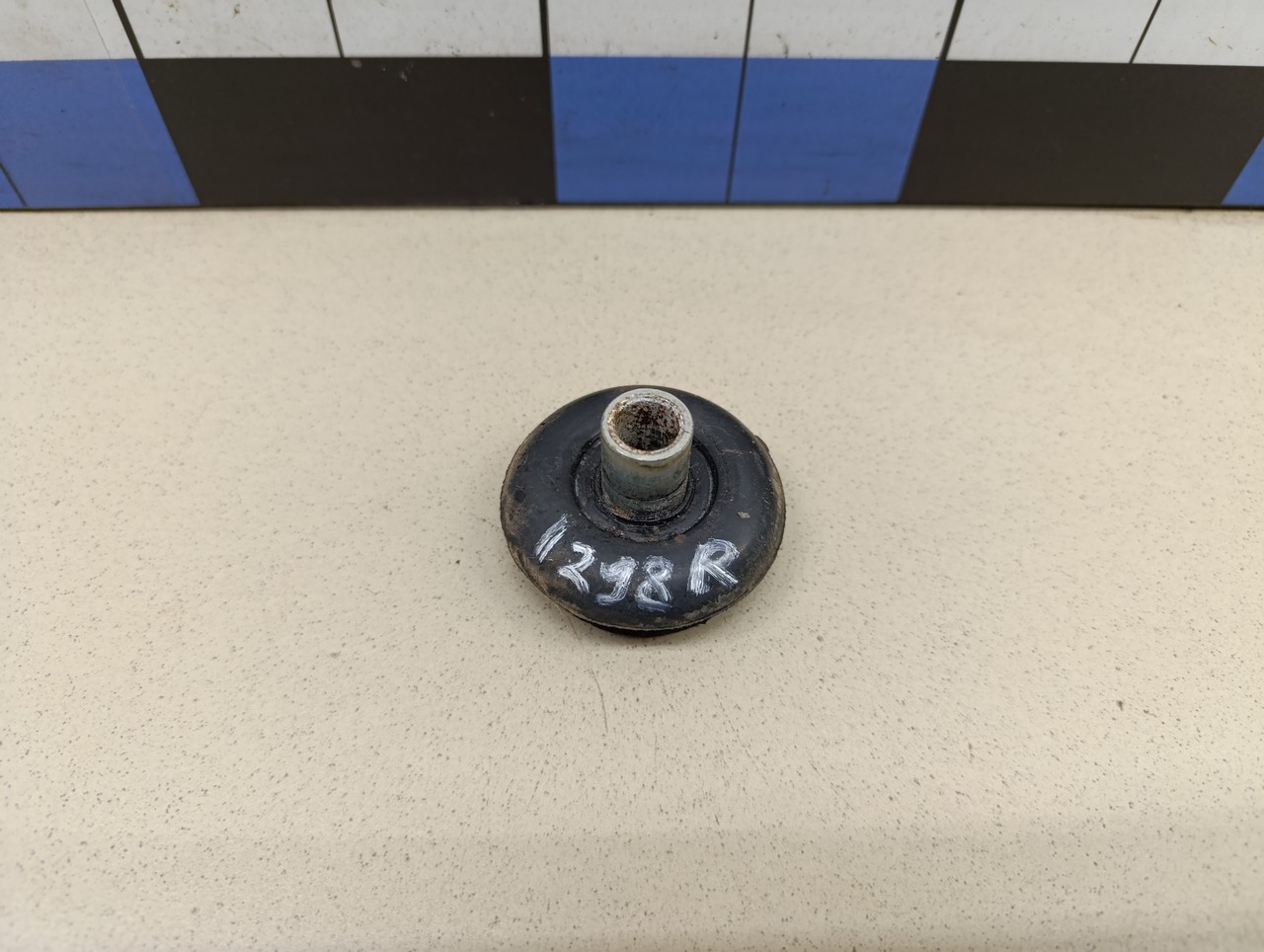 Опора заднего амортизатора TOYOTA Corolla E12 2001-2006