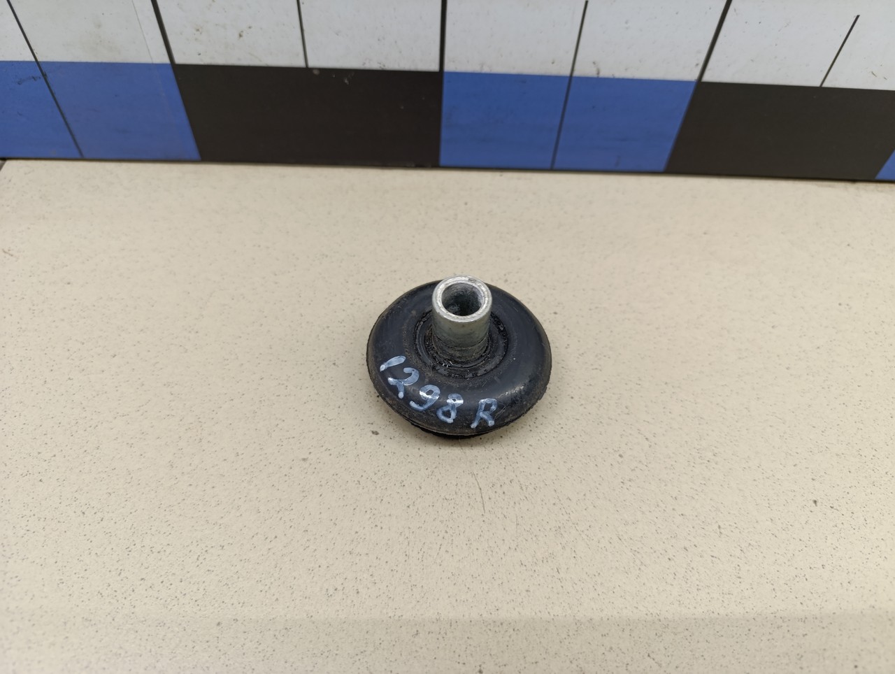 Опора заднего амортизатора TOYOTA Corolla E12 2001-2006