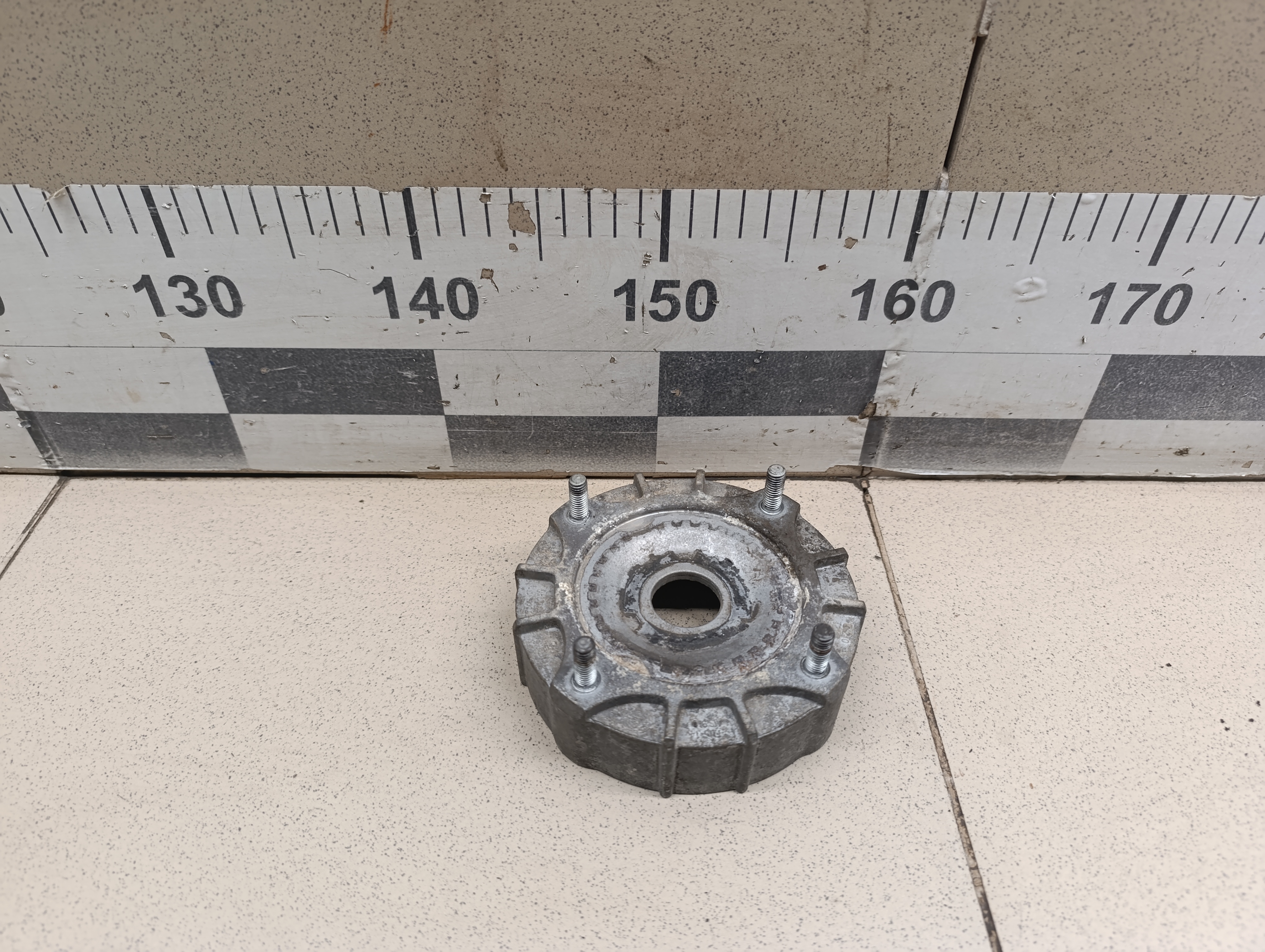 Опора заднего амортизатора Porsche Cayenne 2003-2010