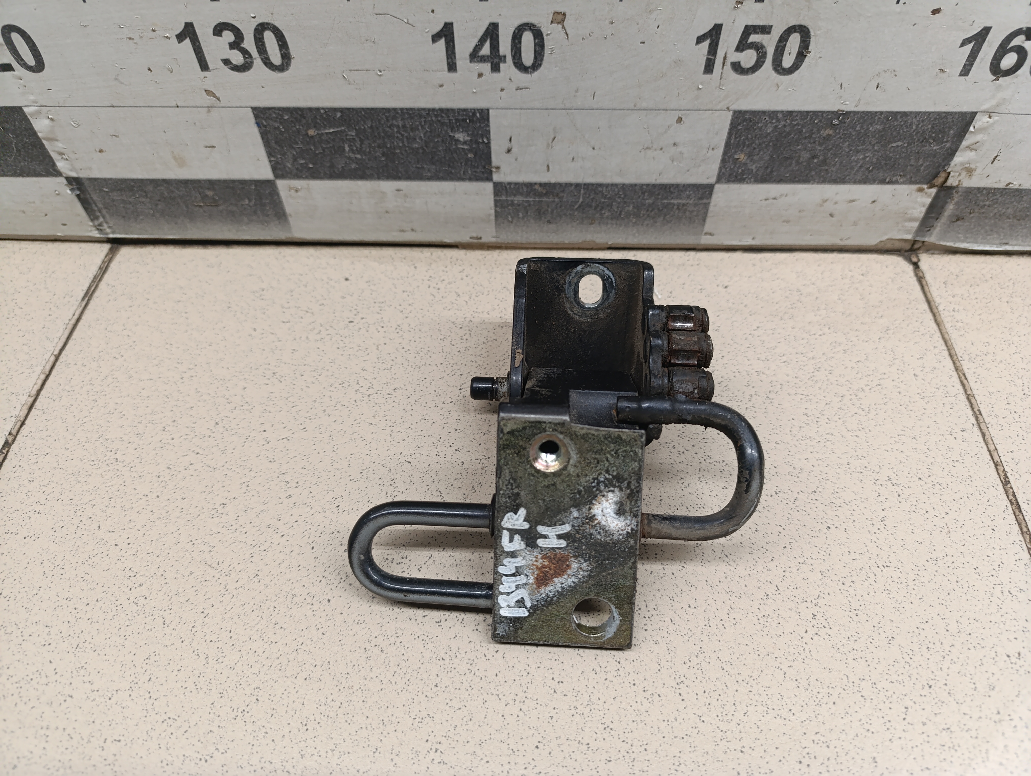 Петля двери передней правой нижняя Porsche Cayenne 2003-2010