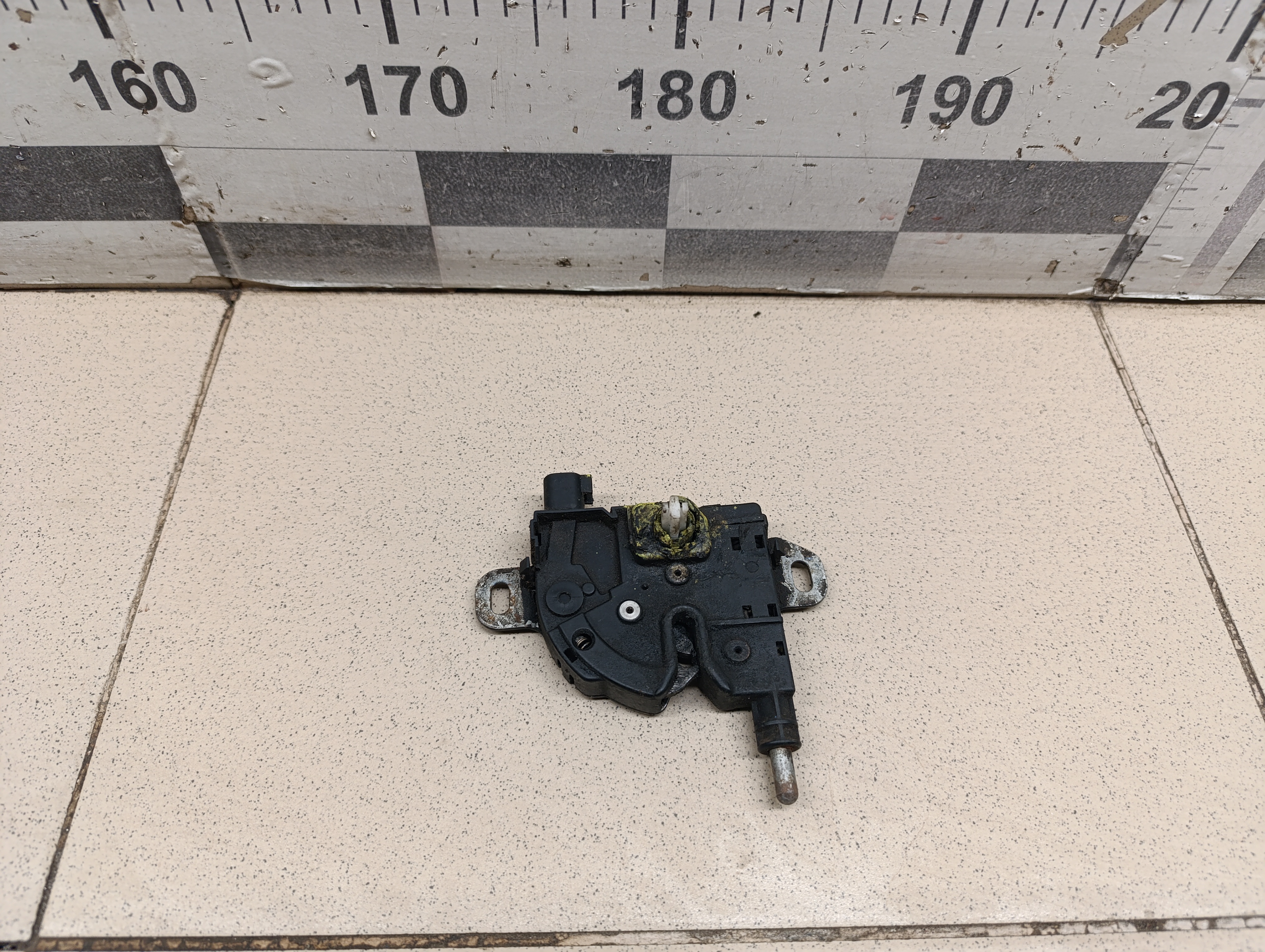 Замок капота FORD Focus II 2005-2008