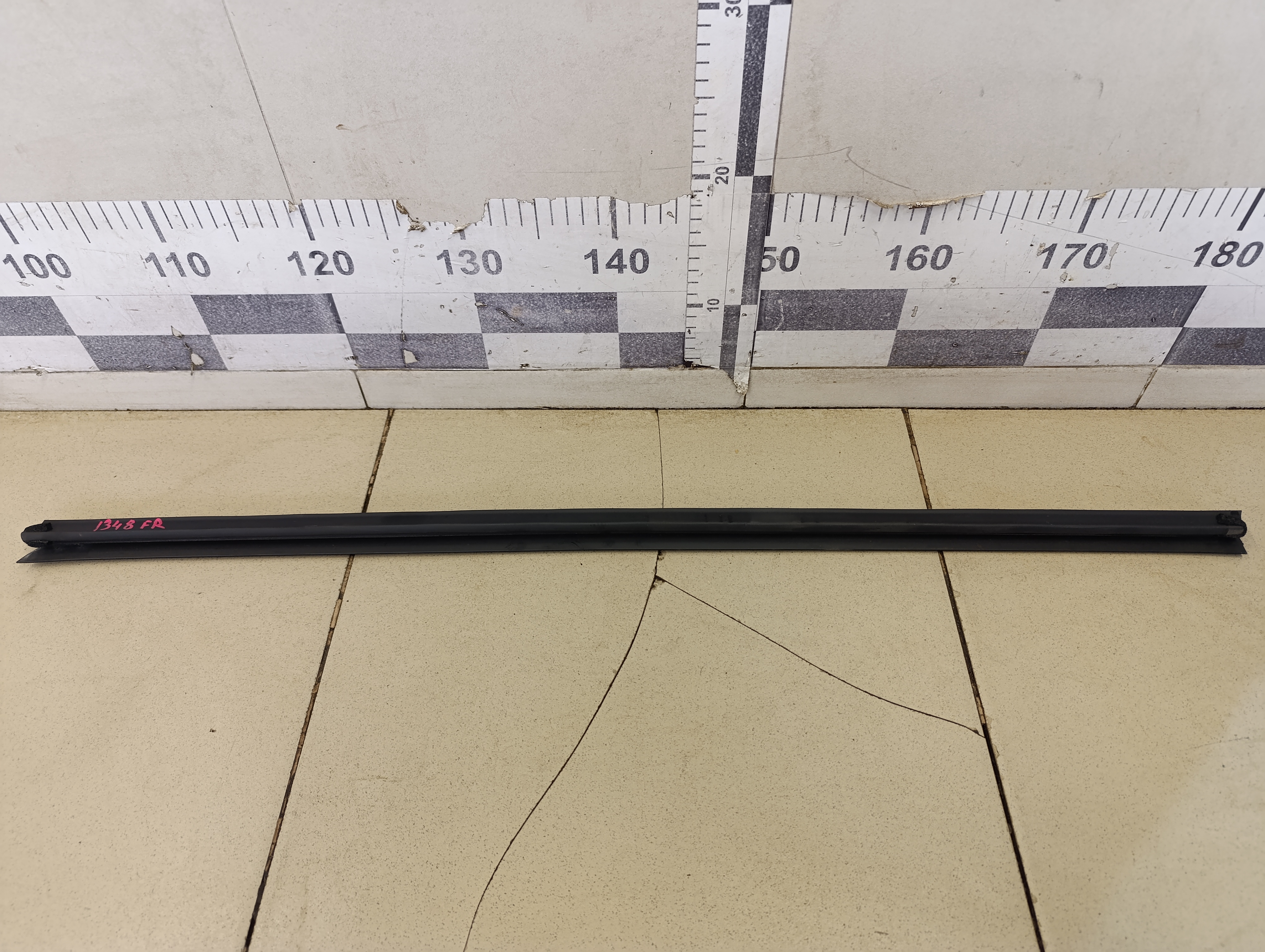 Накладка стекла переднего правого HYUNDAI Solaris 2017>