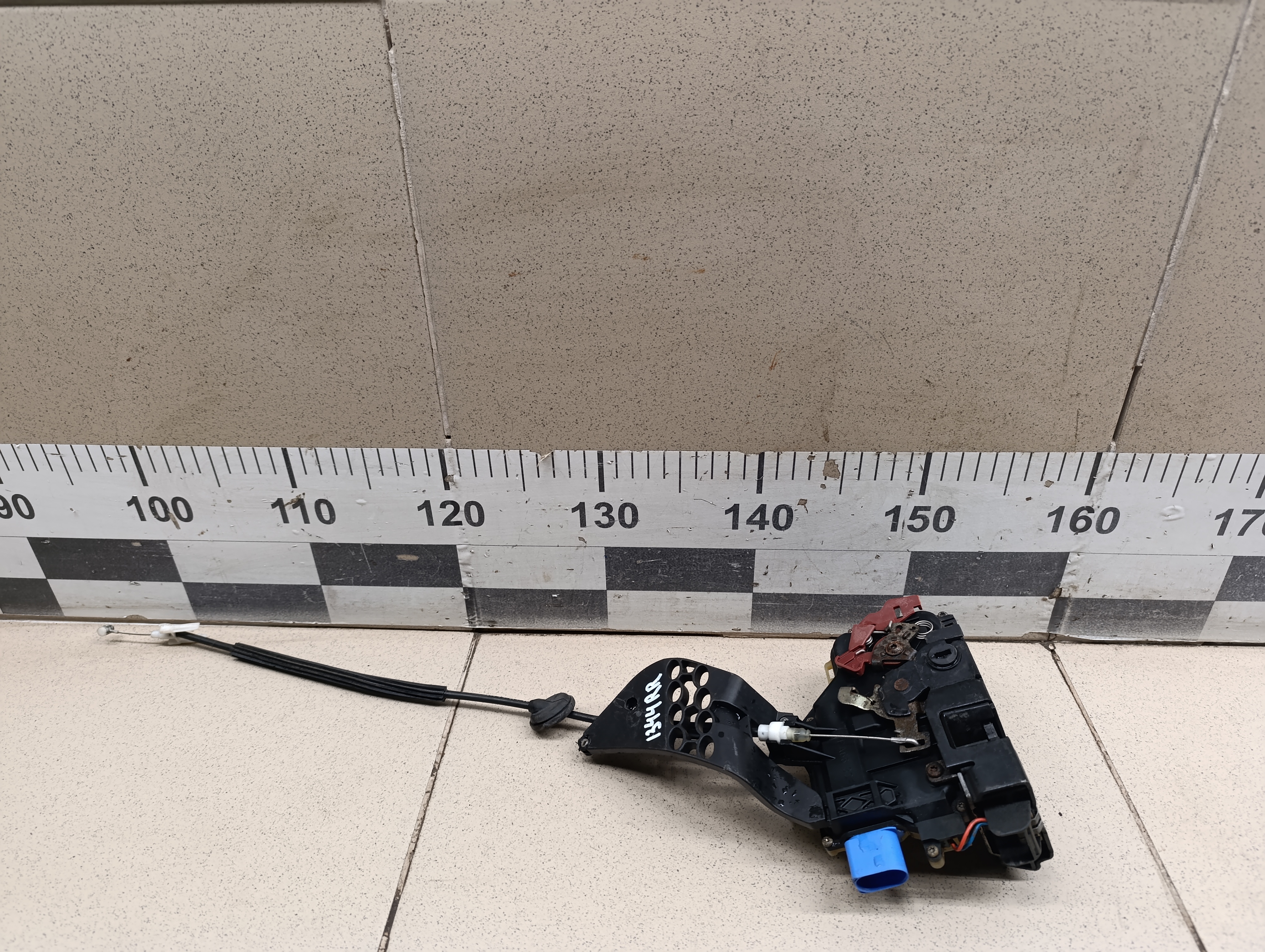 Замок двери задней правой Porsche Cayenne 2003-2010