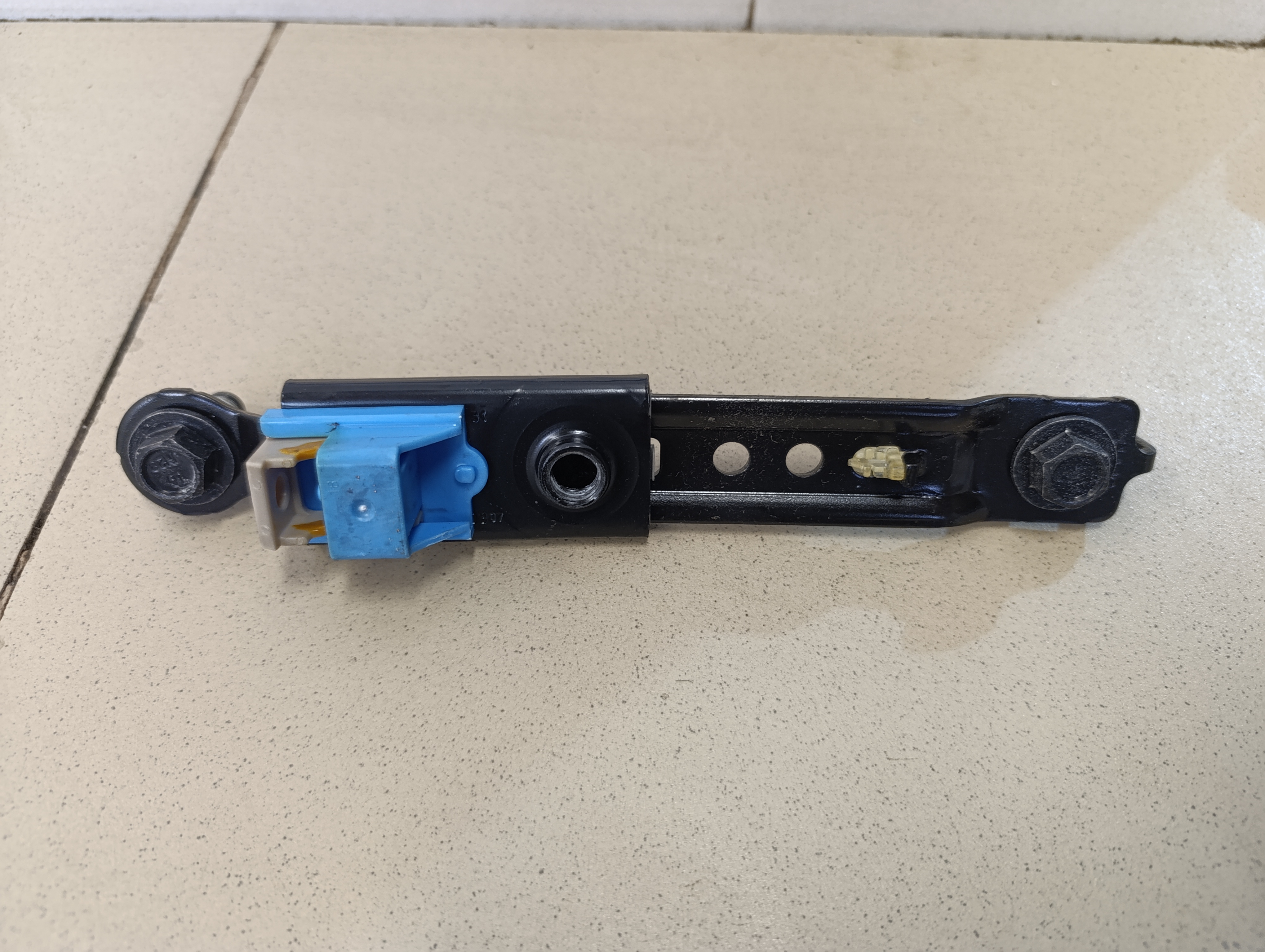 Механизм регулировки ремня безопасности HYUNDAI Solaris 2017>