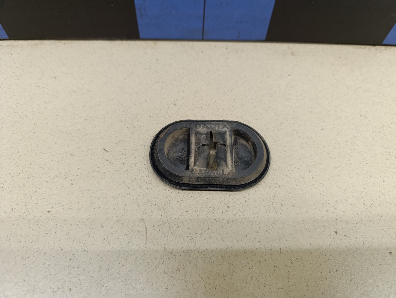 Заглушка VAZ Lada Largus 2011>