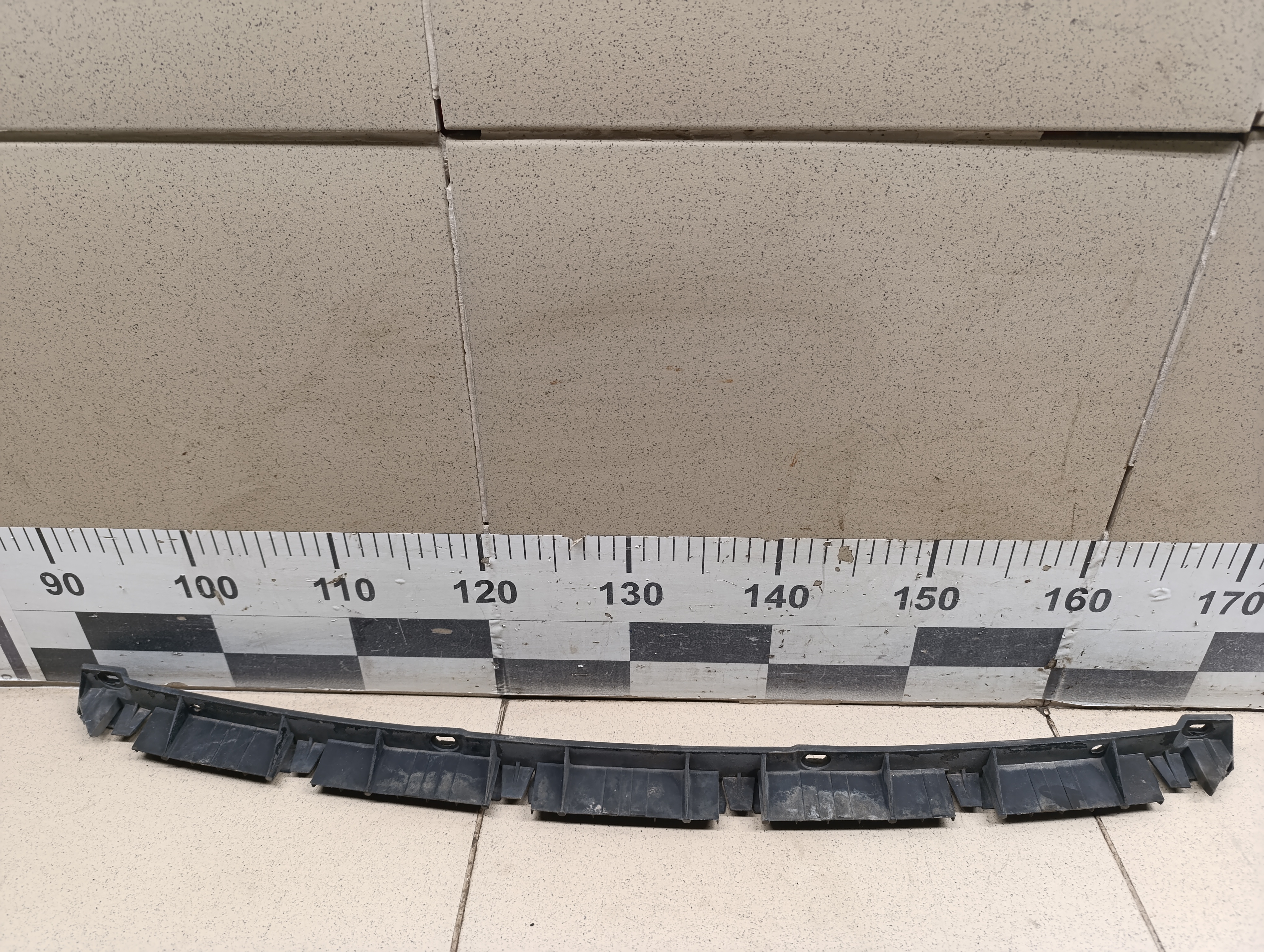 Направляющая заднего бампера Porsche Cayenne 2003-2010