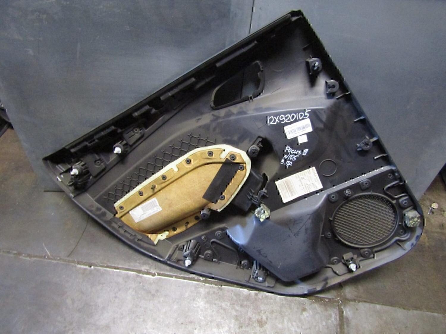 Обшивка двери задней правой FORD Focus III 2011>