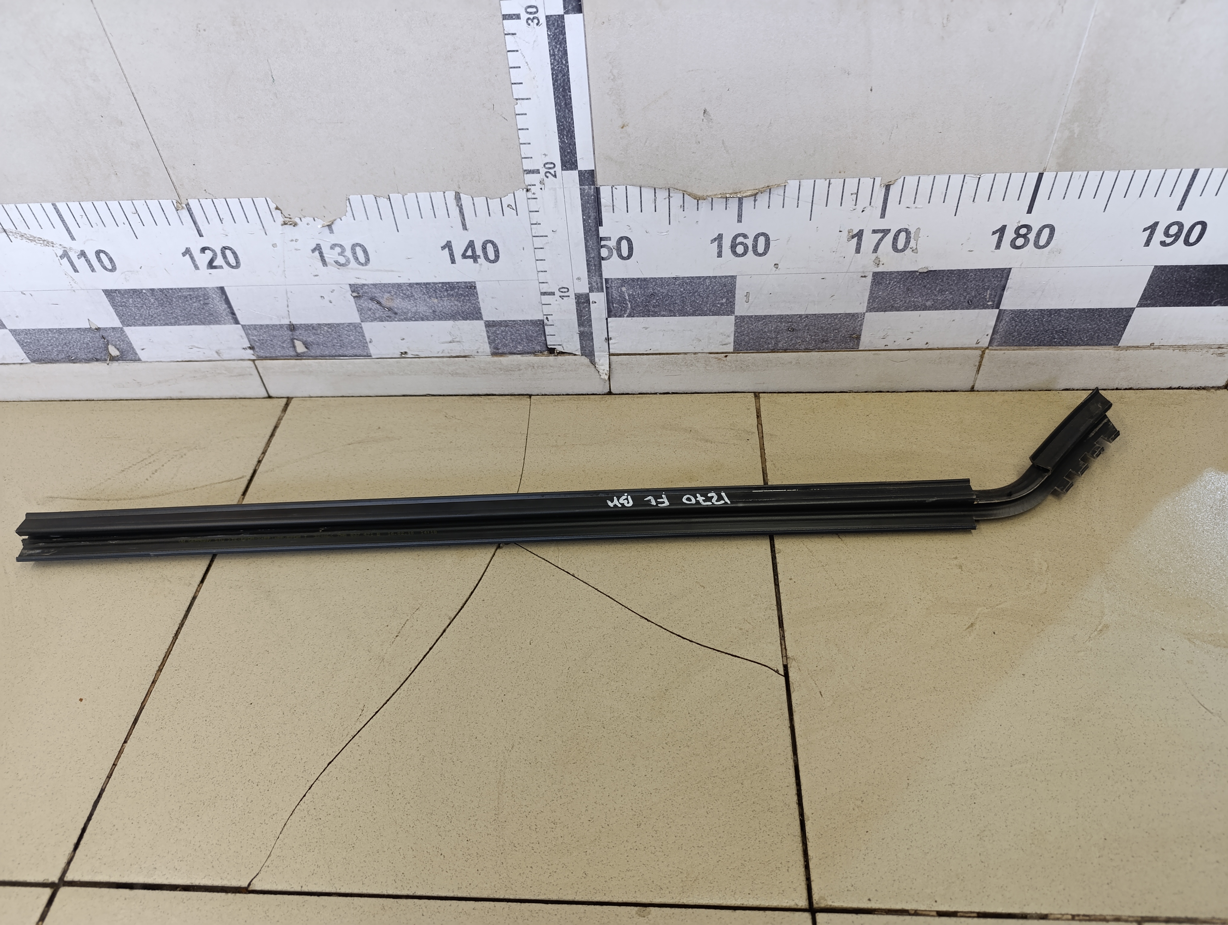 Накладка стекла переднего левого VW Transporter T5 2003-2015