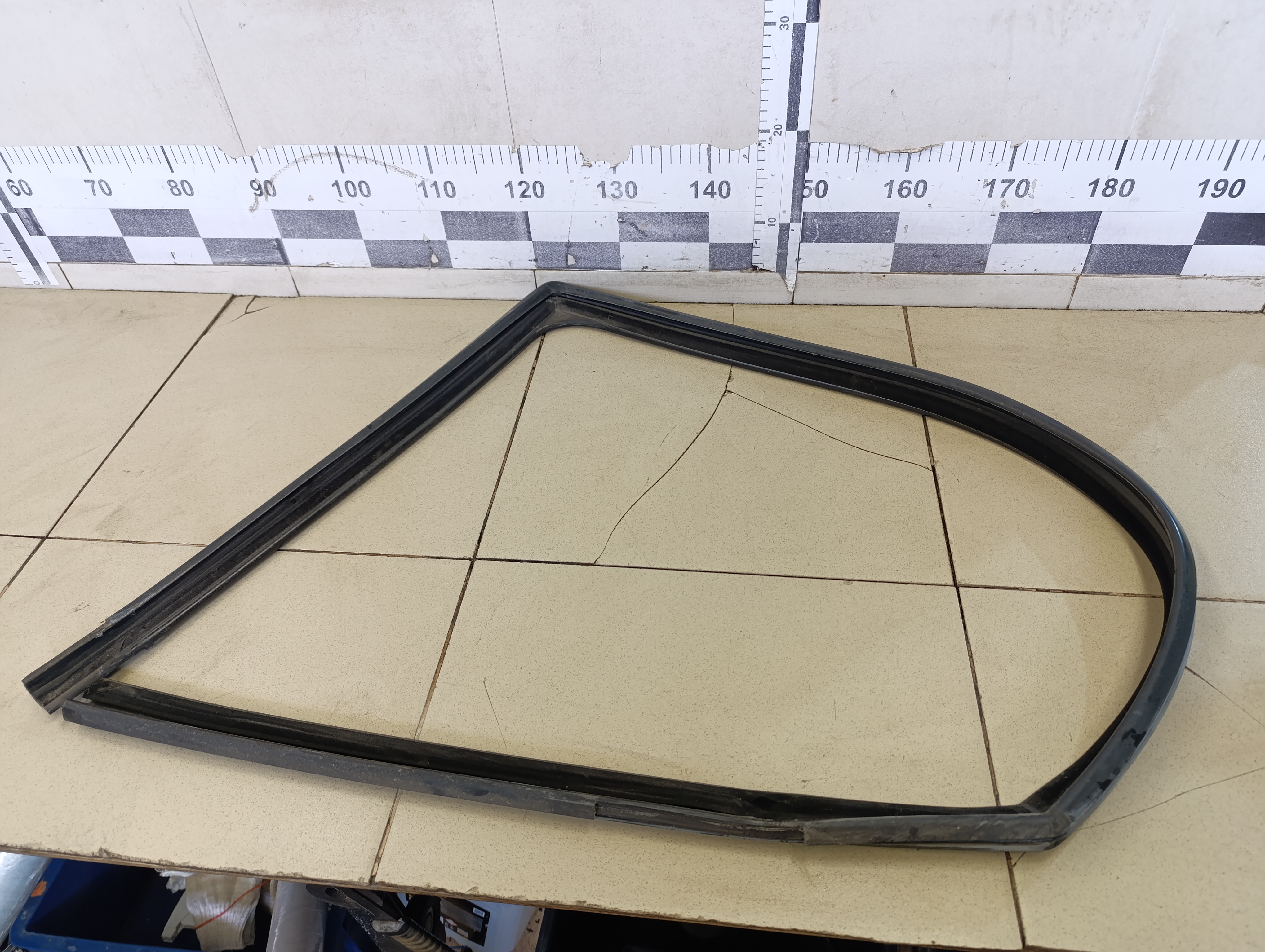 Уплотнитель стекла двери VW Transporter T5 2003-2015