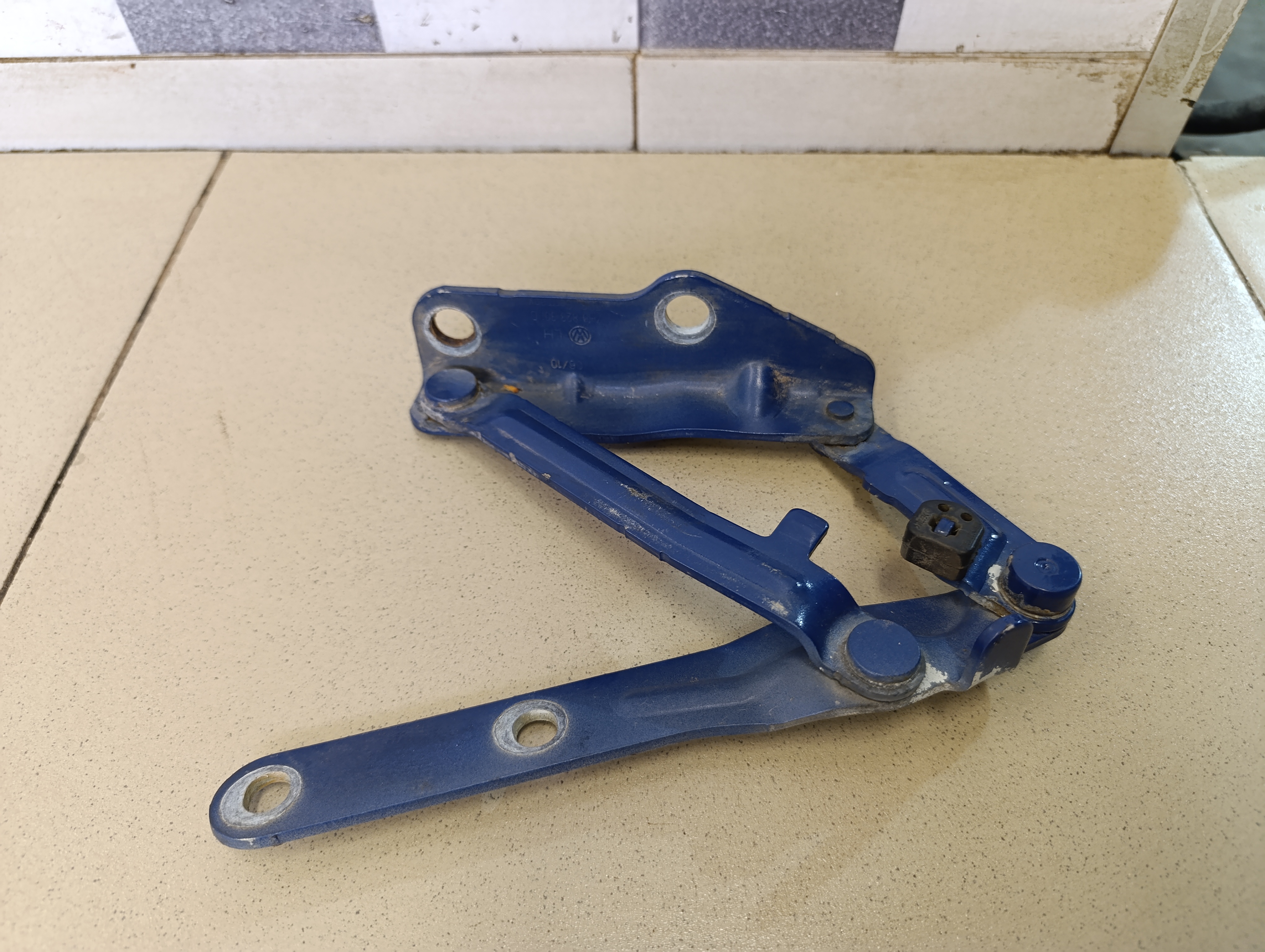 Петля капота левая VW Transporter T5 2003-2015