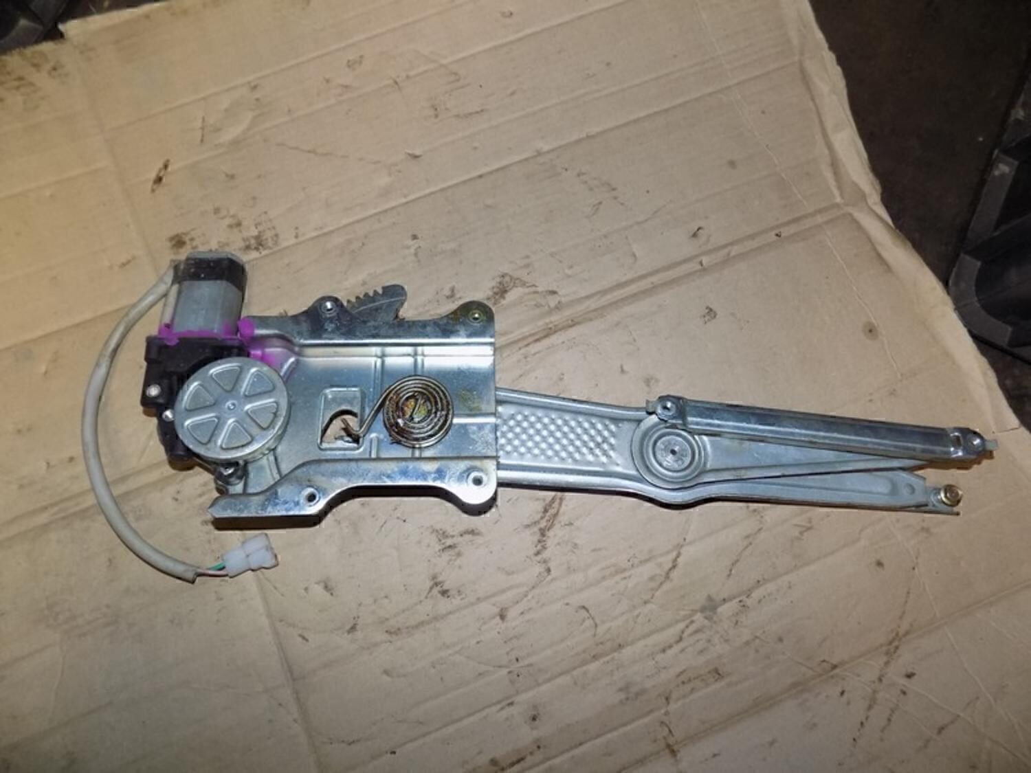 Стеклоподъемник электр. передний правый FAW V5 2013>