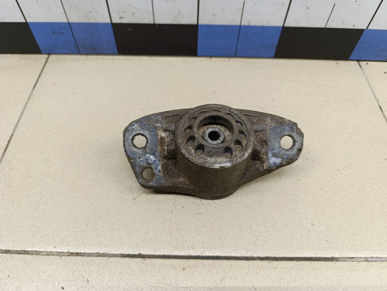 Опора заднего амортизатора Audi Passat [B6] 2005-2010