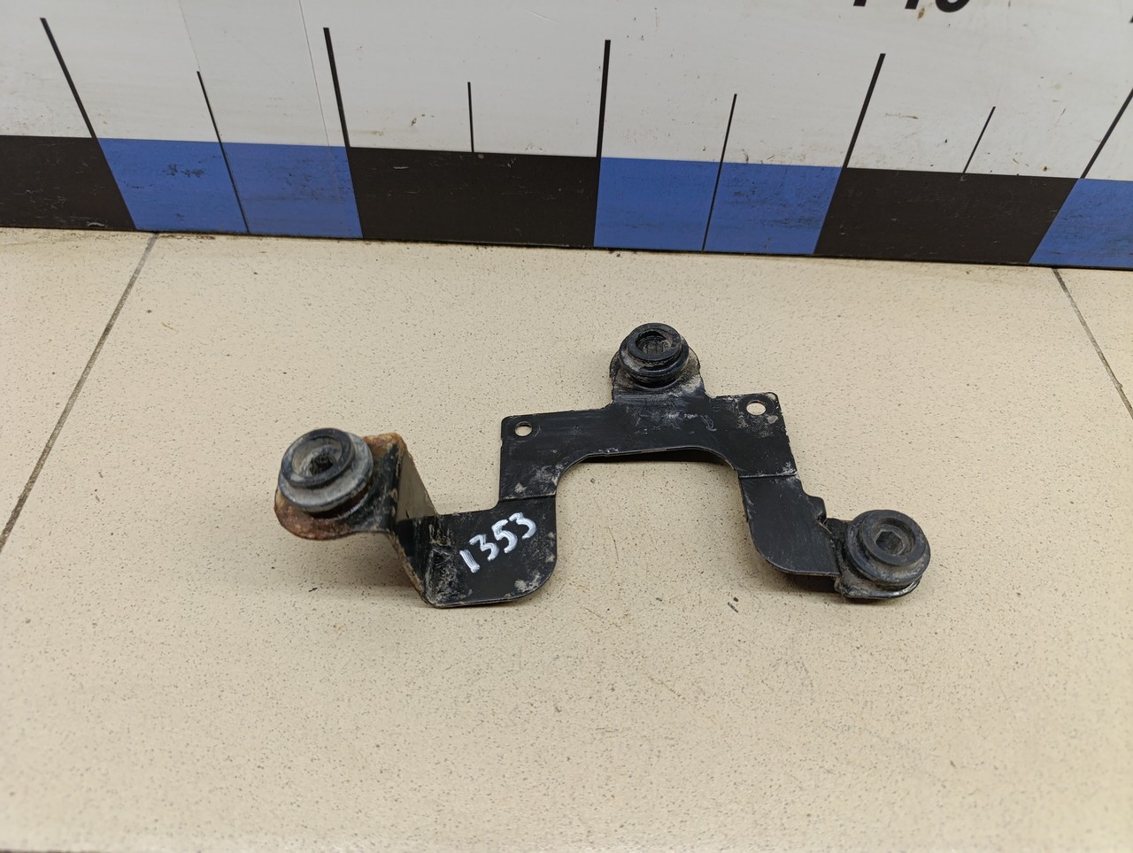 Кронштейн блока ABS (насос) Audi Tiguan 2011-2016