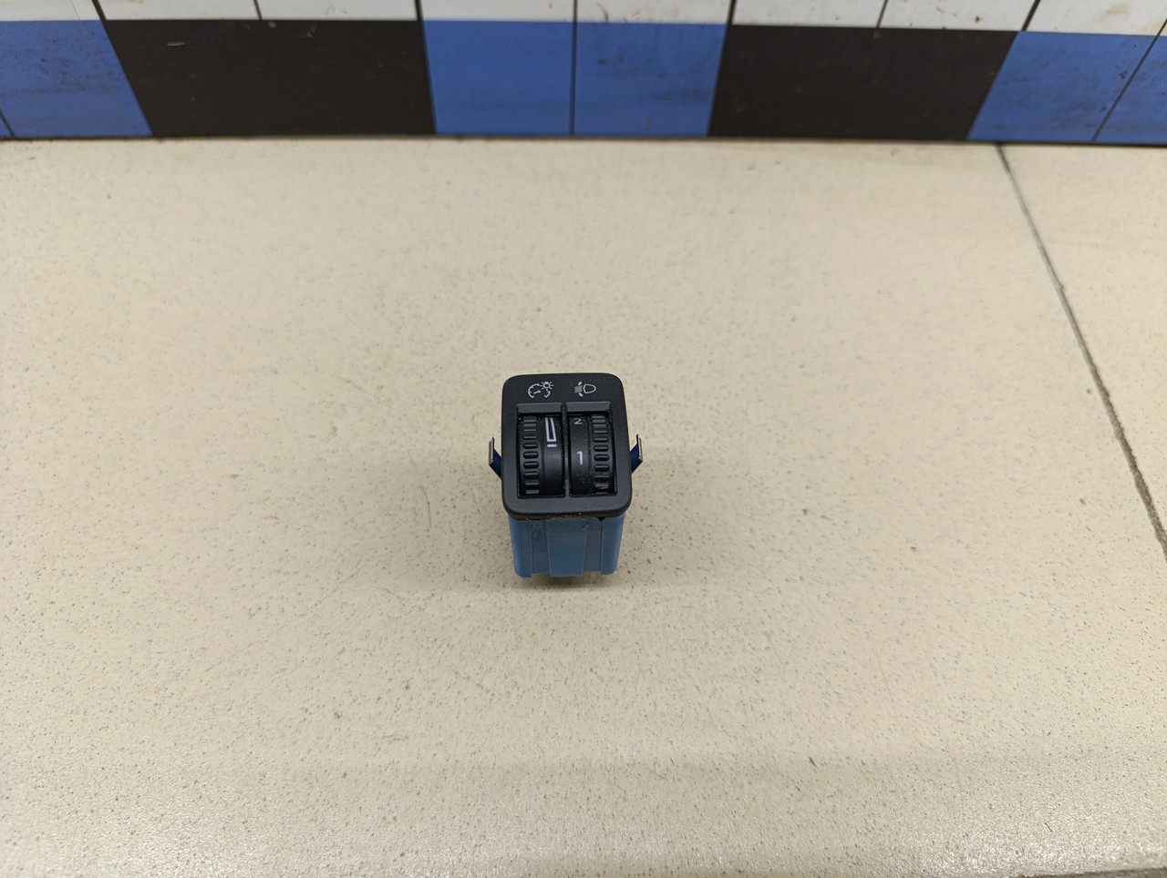 Кнопка корректора фар VW Tiguan 2011-2016
