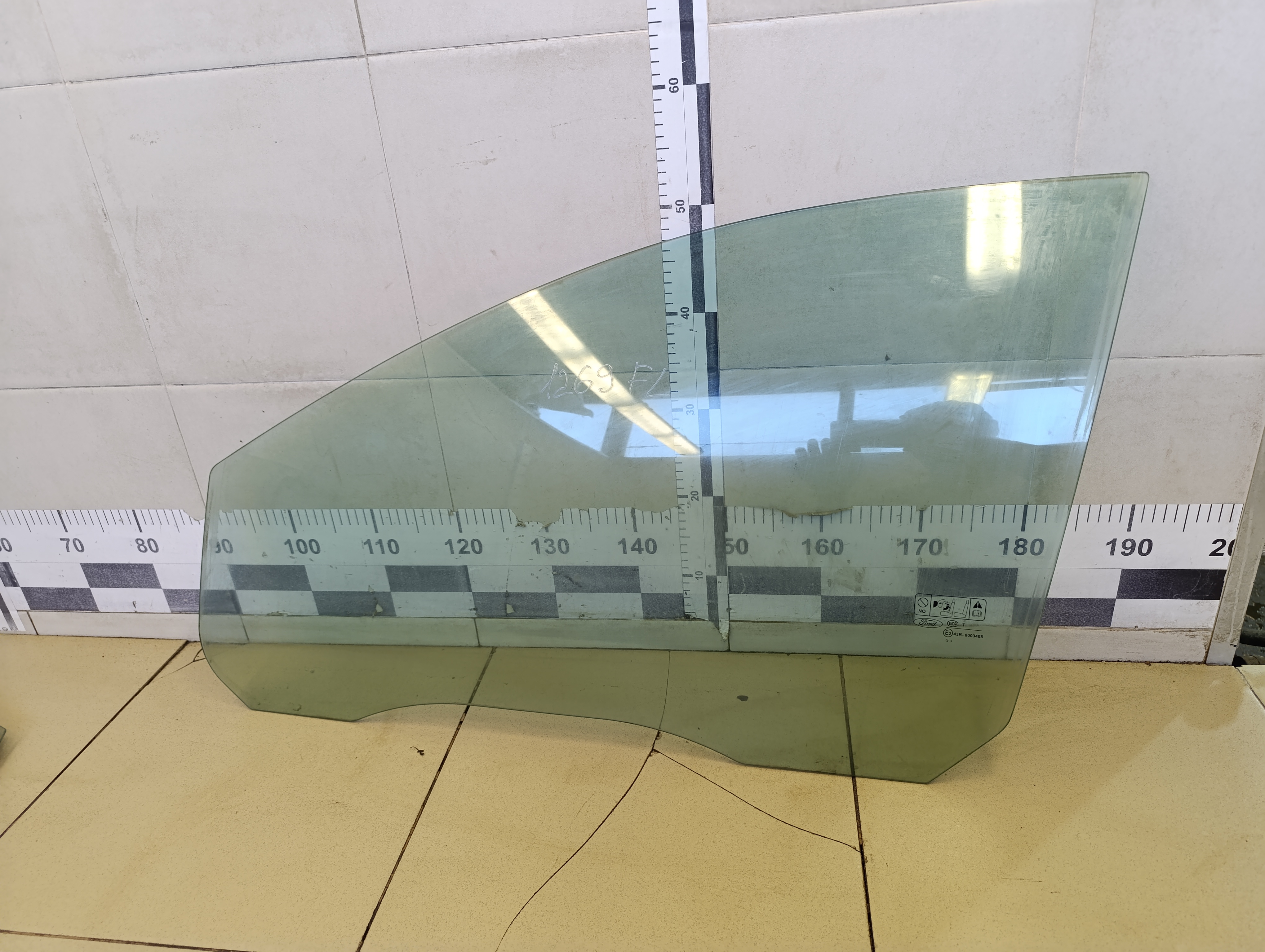 Стекло двери передней левой FORD Focus II 2005-2008