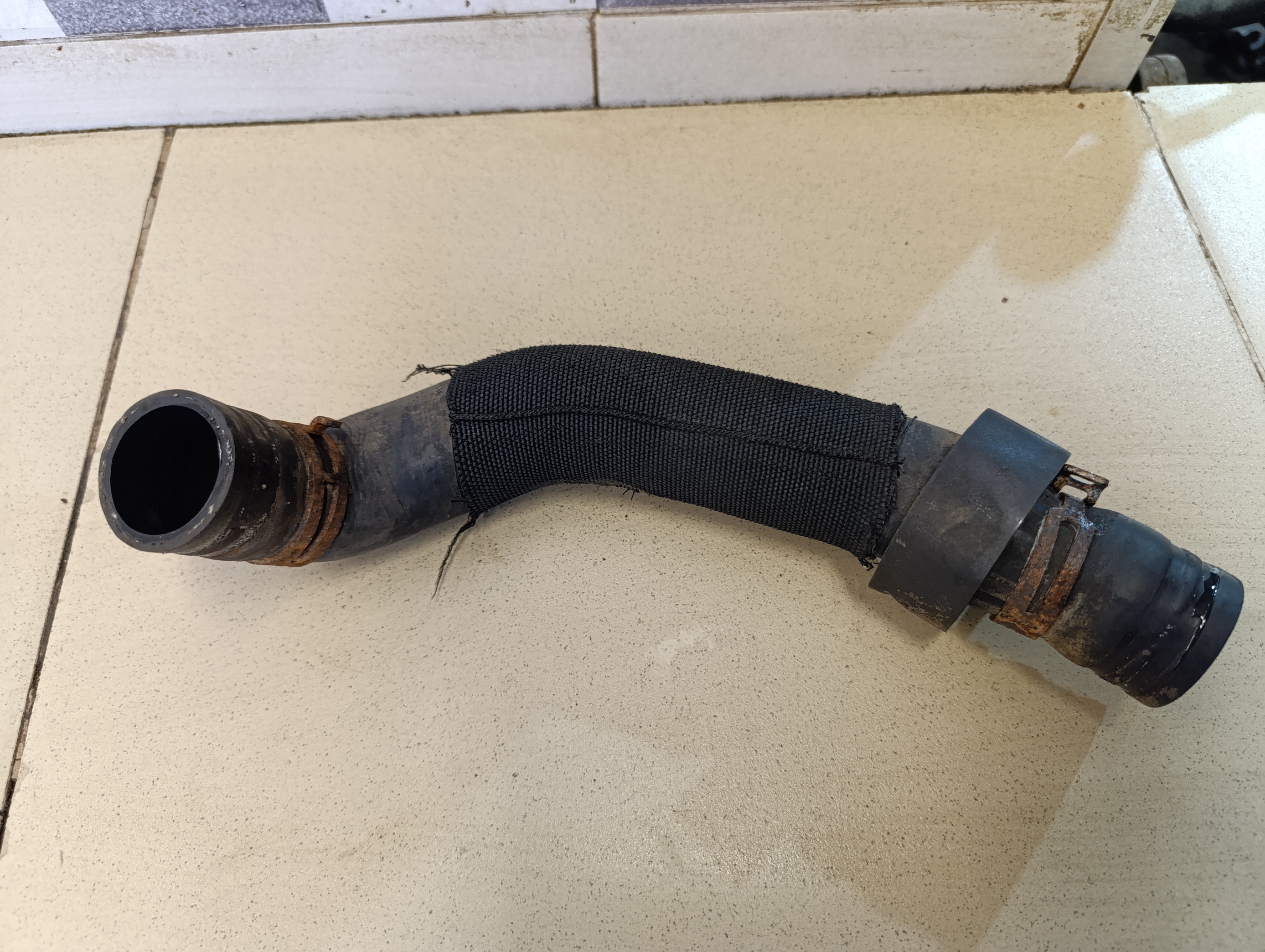 Шланг системы охлаждения VW Transporter T5 2003-2015