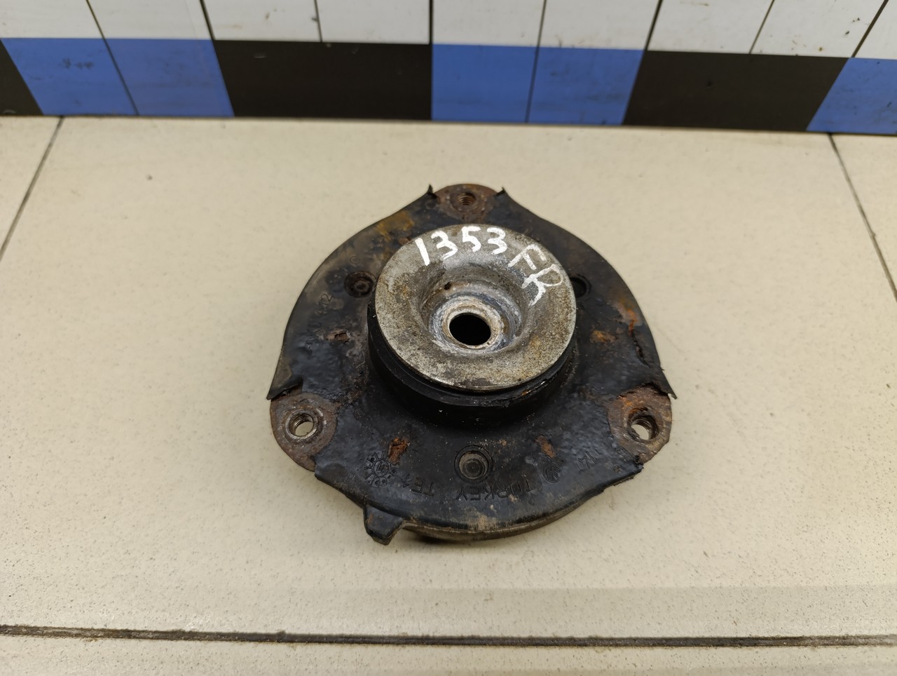 Опора переднего амортизатора Audi Passat [B6] 2005-2010