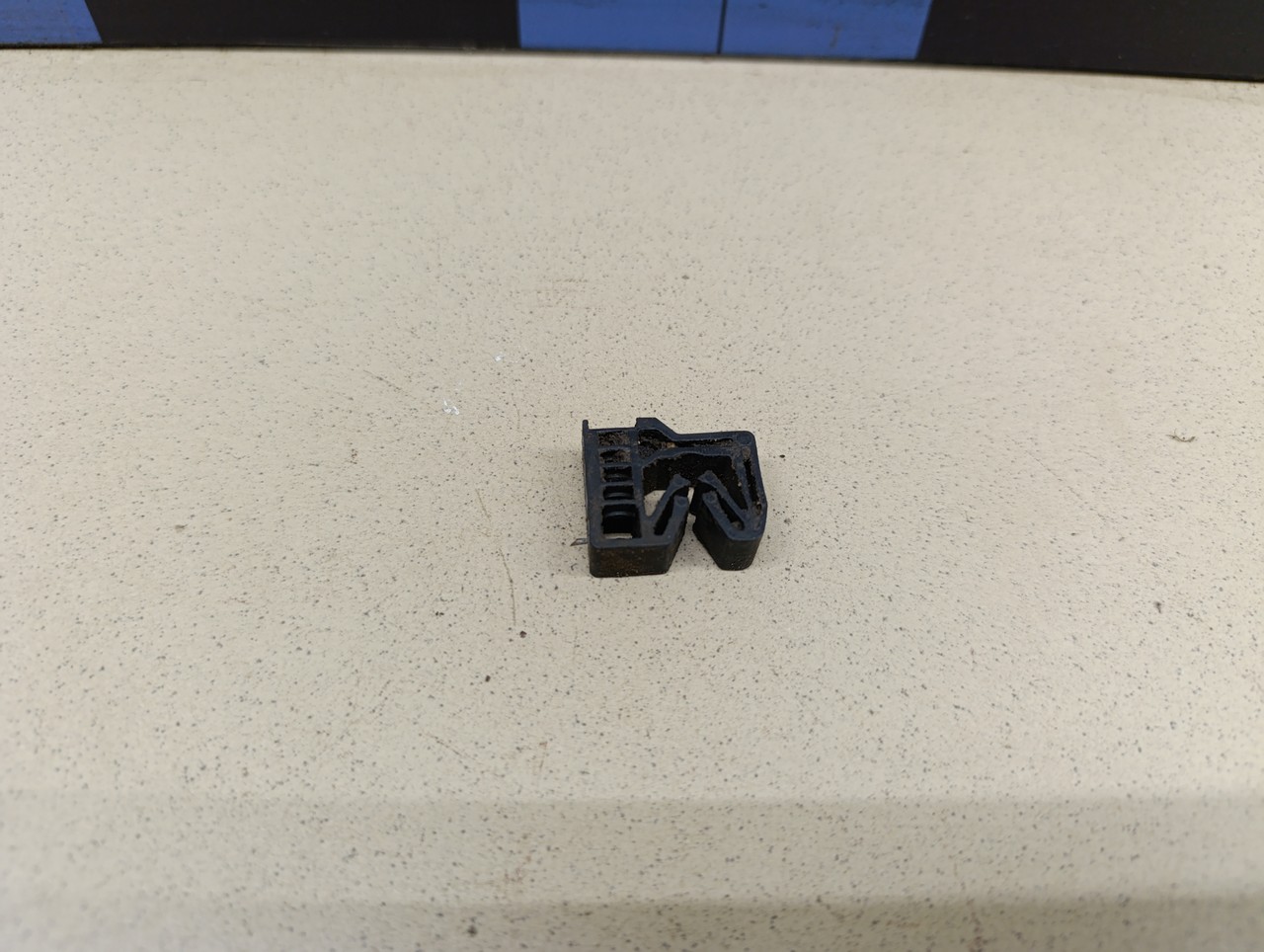 Фиксатор RENAULT Duster 2012>