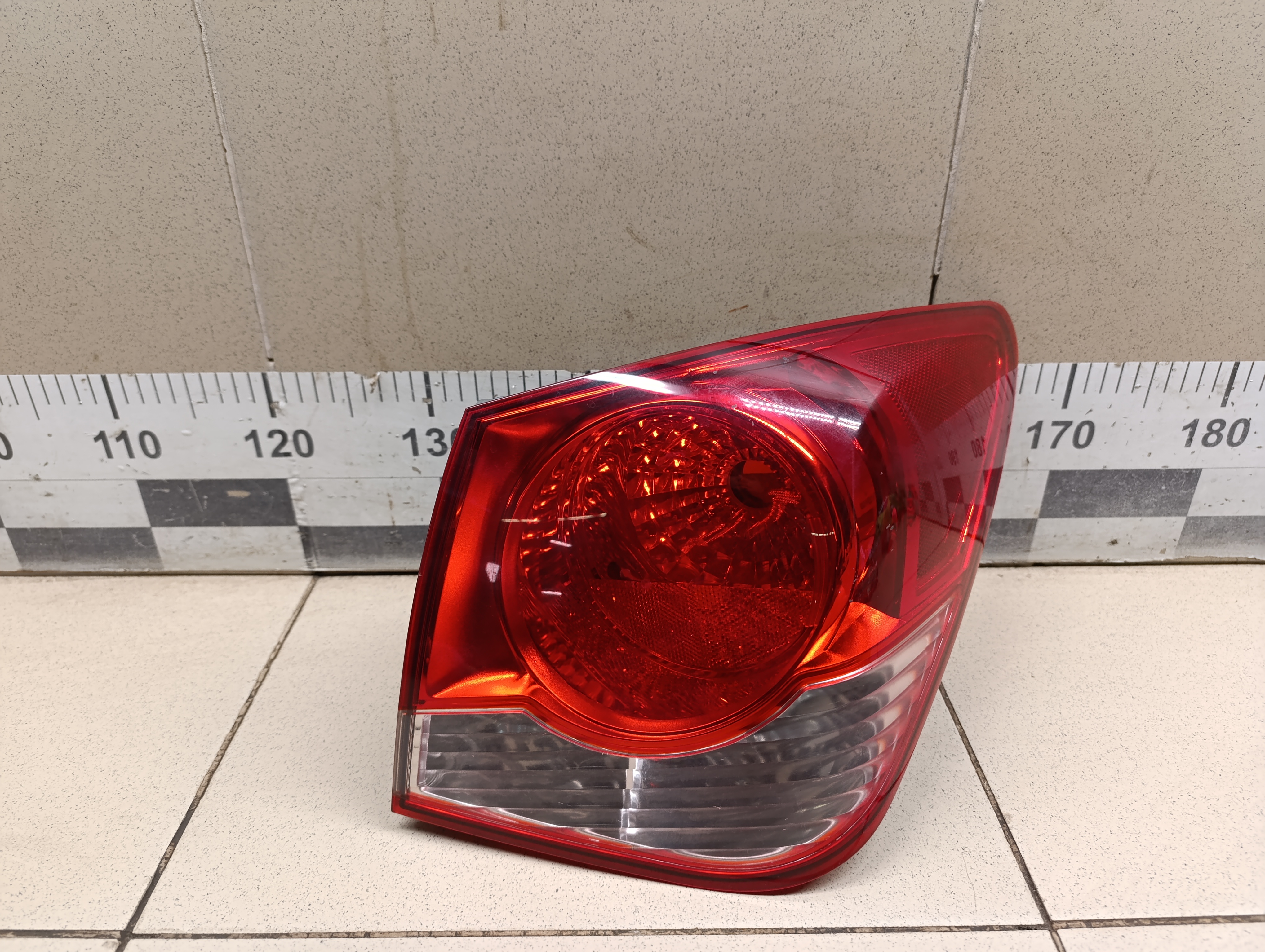 Фонарь задний наружный правый Chevrolet Cruze 2009-2016