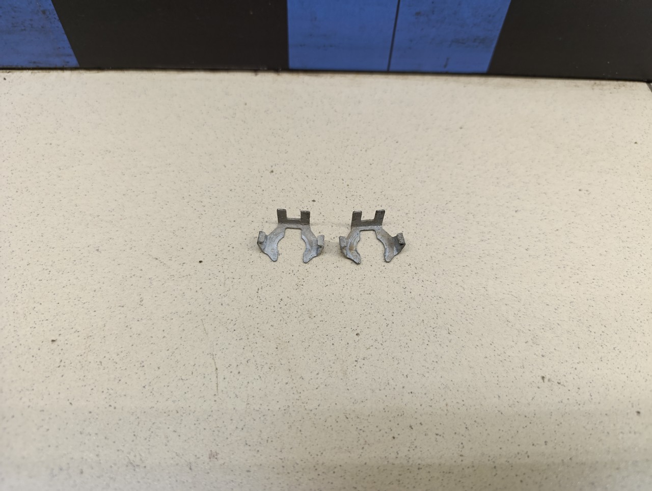 Крепеж форсунки SKODA Fabia 2007-2015