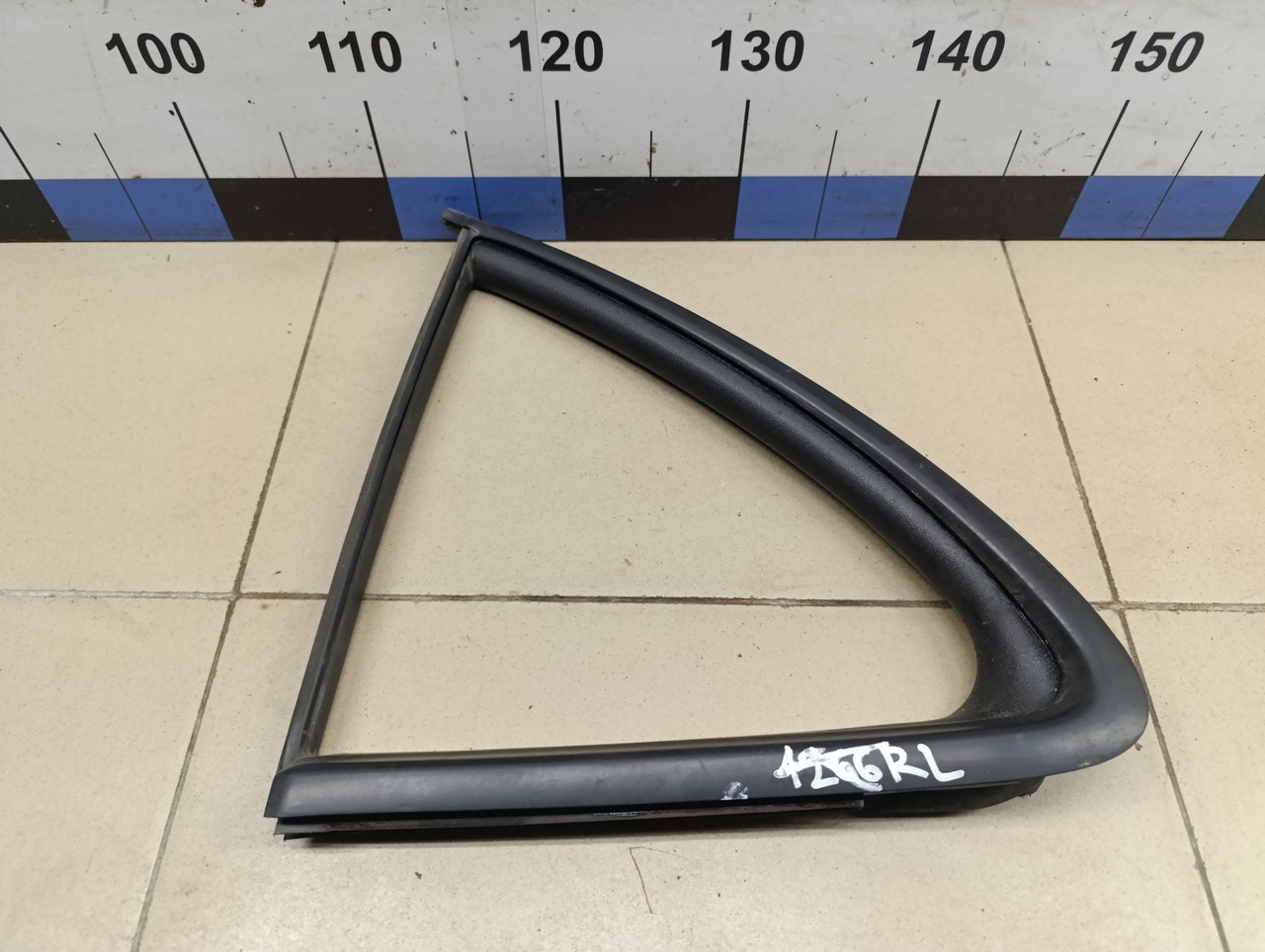 Уплотнитель форточки левой NISSAN Almera N16 2000-2006