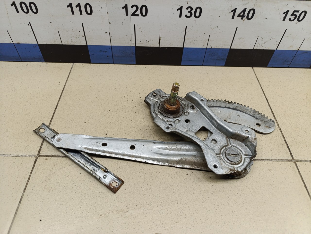 Стеклоподъемник механ. задний правый NISSAN Almera N16 2000-2006