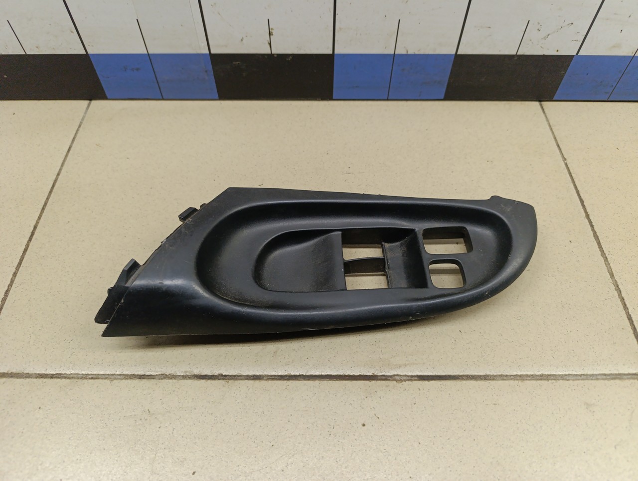 Накладка блока управления стеклоподъемниками NISSAN Almera N16 2000-2006