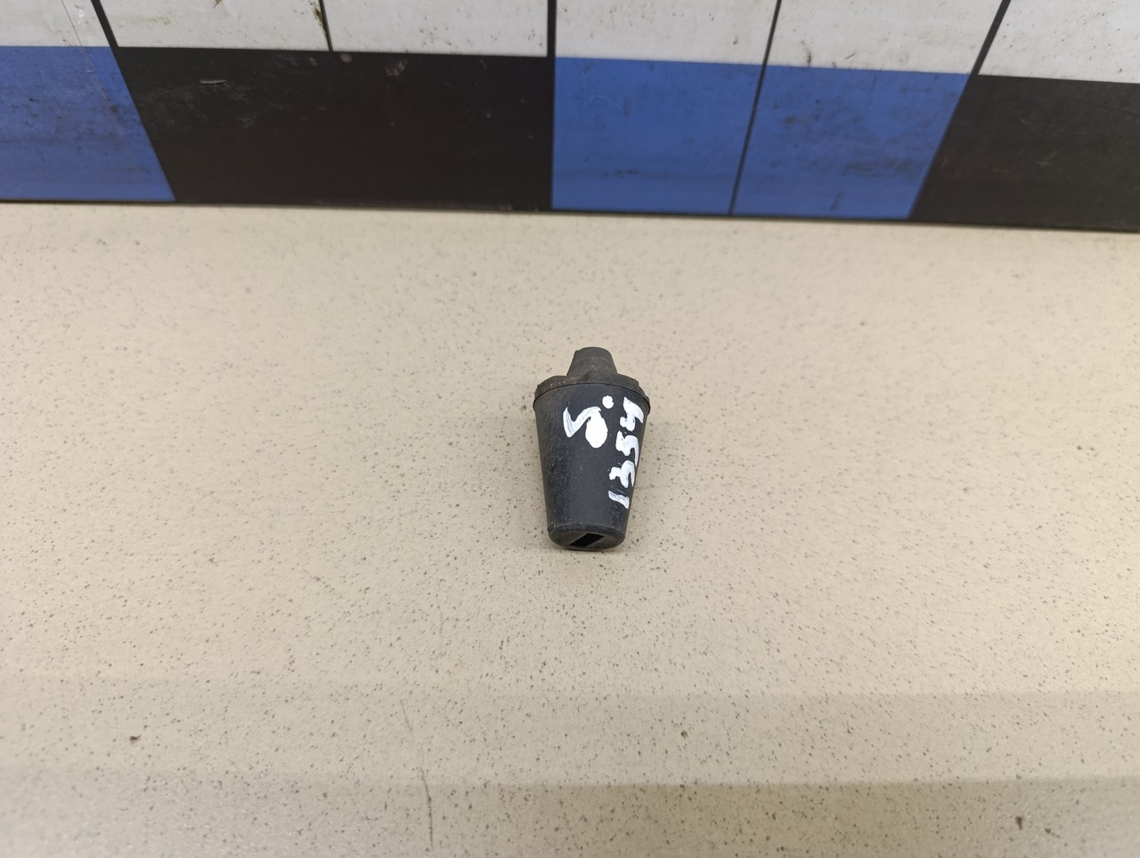 Отбойник крышки багажника NISSAN Almera N16 2000-2006