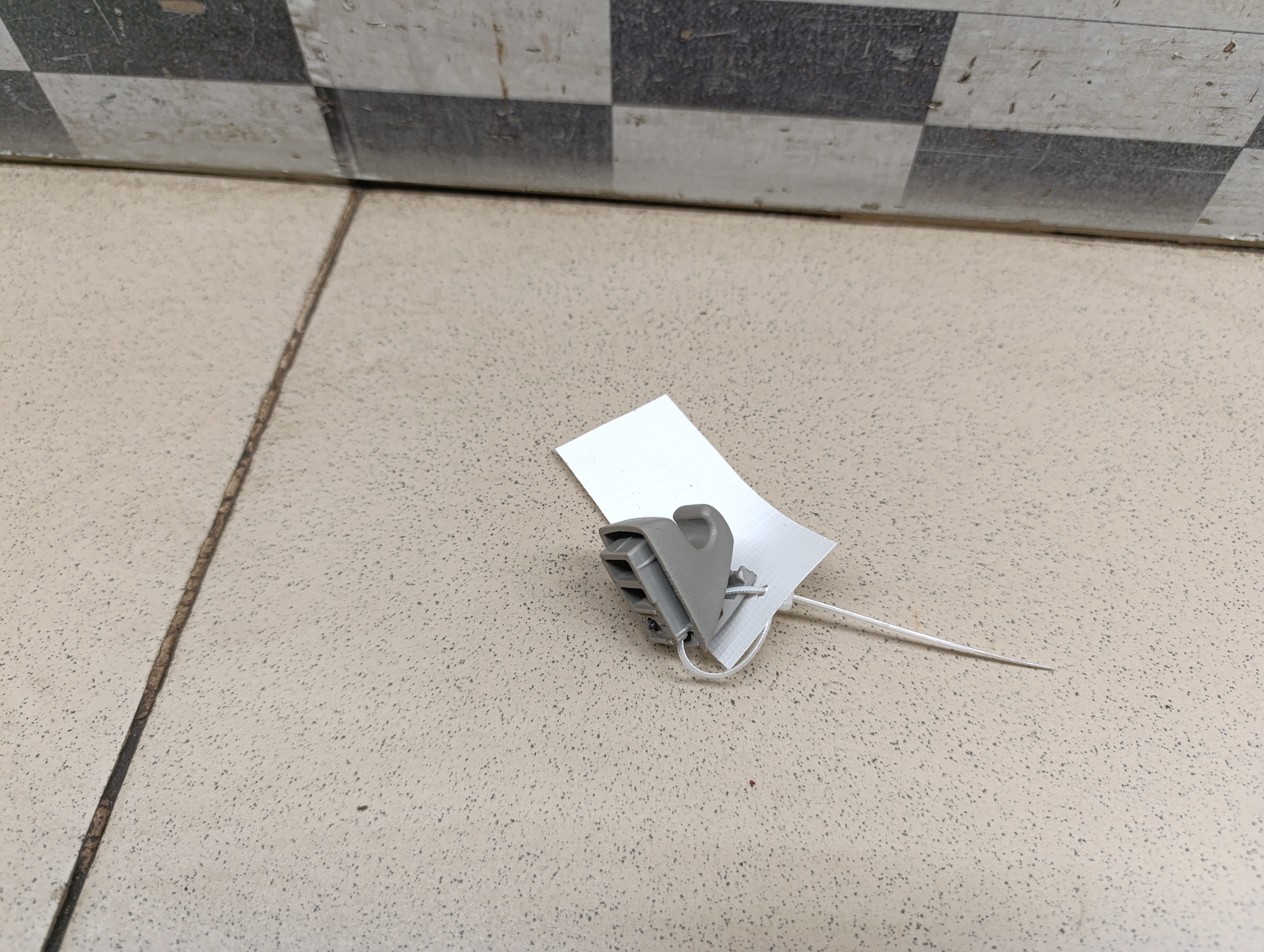 Крючок солнцезащитного козырька Chevrolet Cruze 2009-2016