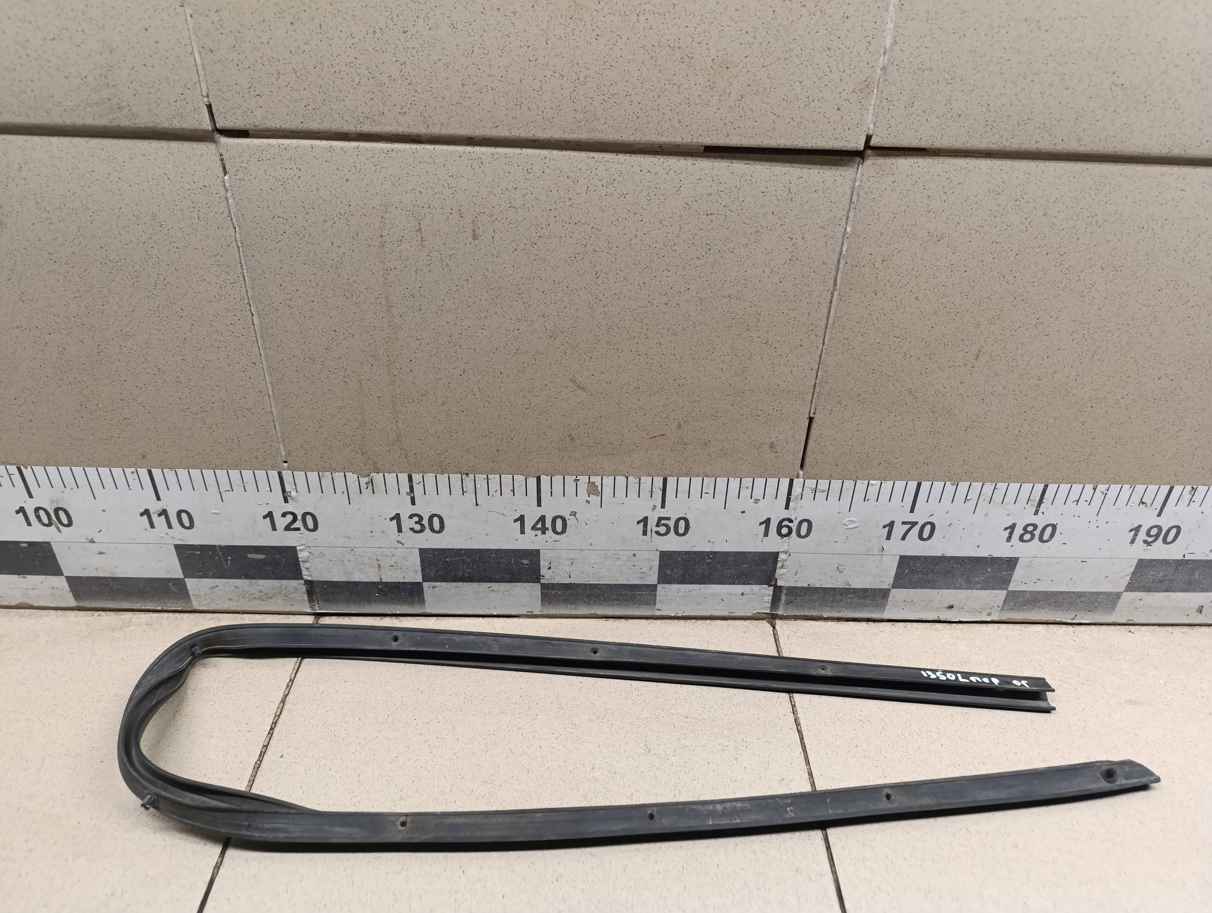 Уплотнитель (наружный) Chevrolet Cruze 2009-2016