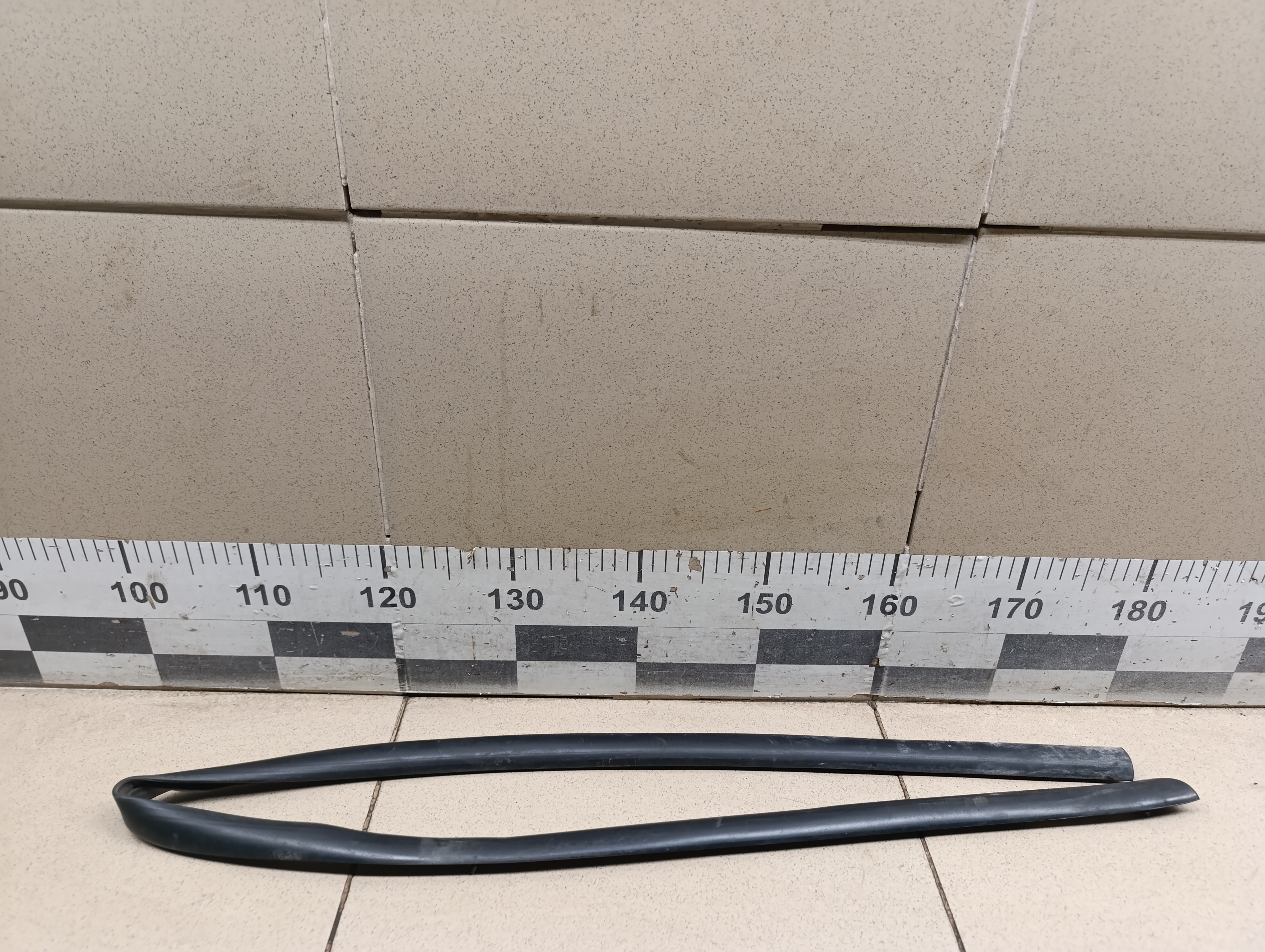 Уплотнитель (наружный) Chevrolet Cruze 2009-2016