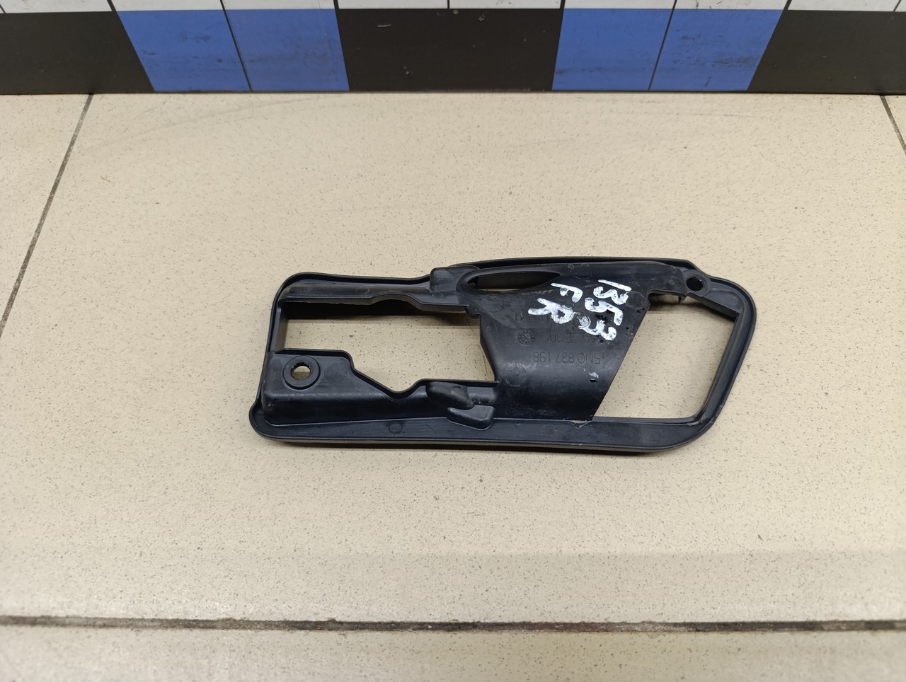 Кронштейн ручки VW Tiguan 2011-2016