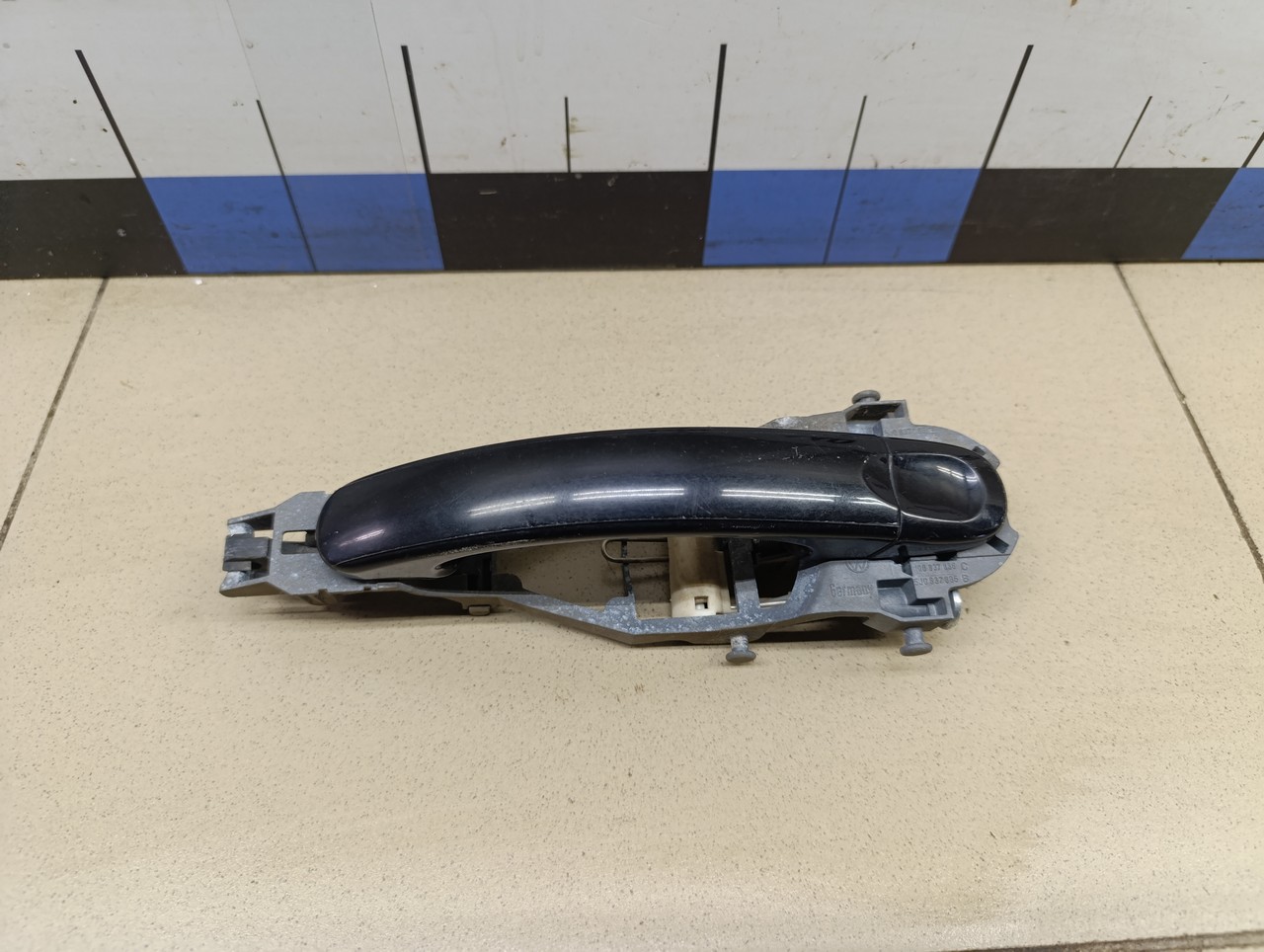 Ручка двери задней наружная правая VW Golf V Plus 2005-2014