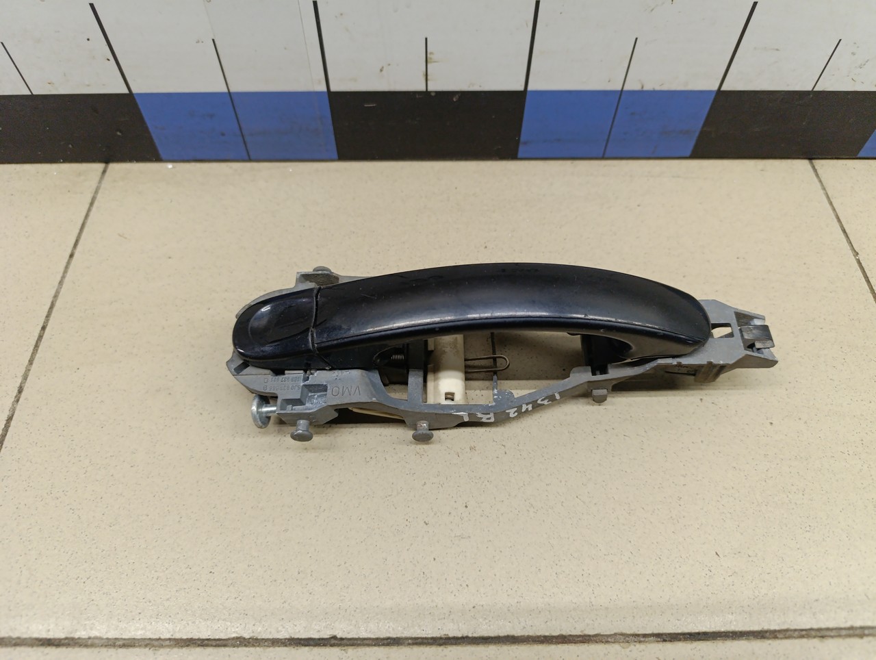 Ручка двери задней наружная левая VW Golf V Plus 2005-2014